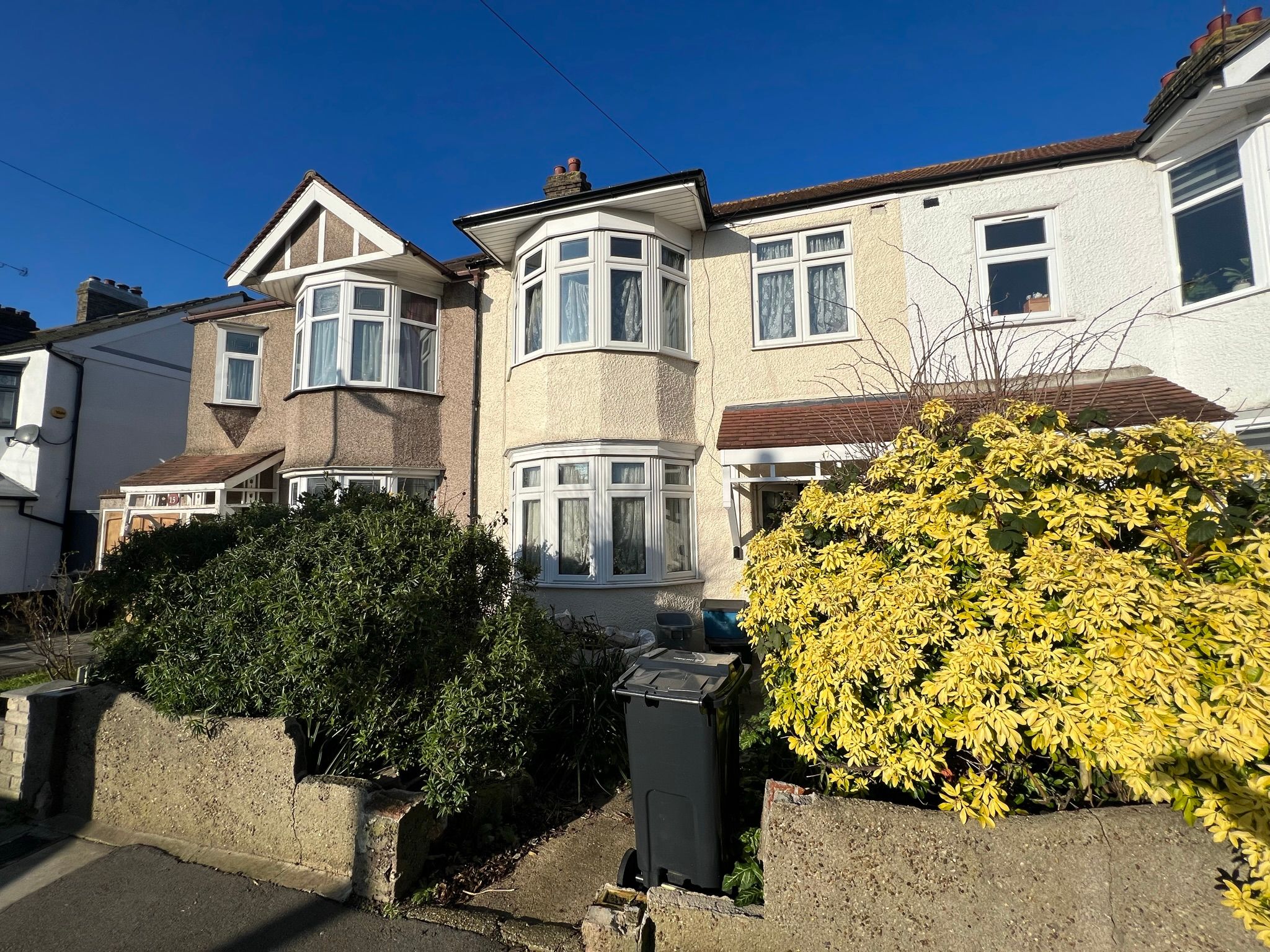 3 bed terraced house for sale in Chestnut Grove, Hainault IG6 Zoopla