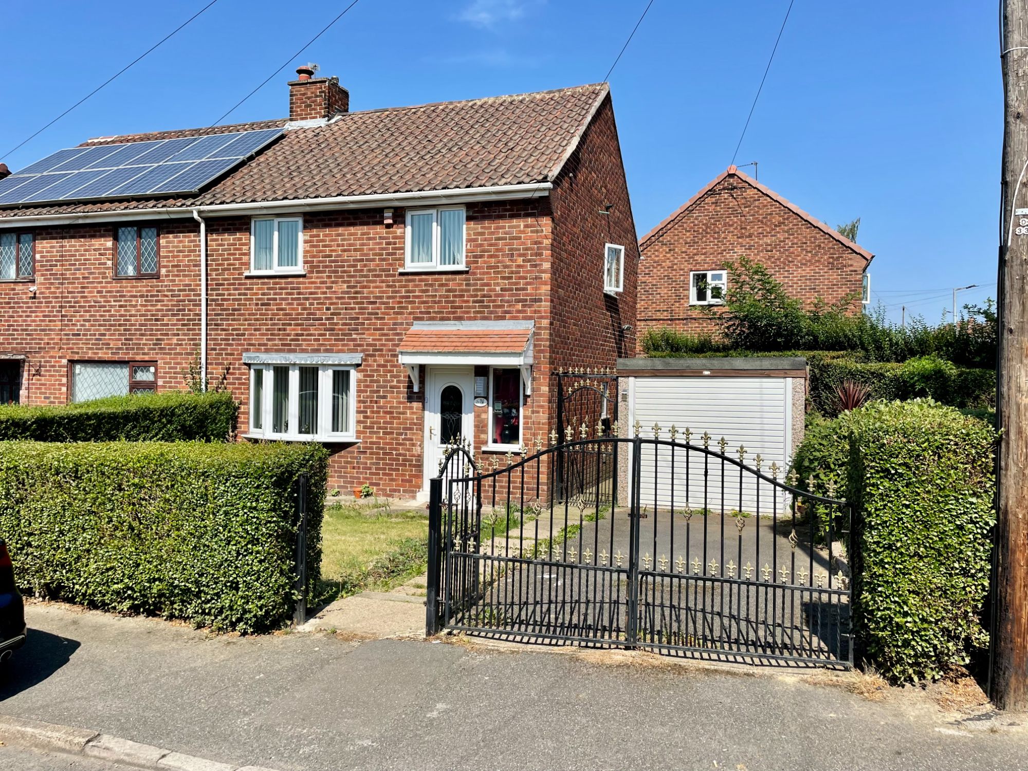 3 bed semidetached house for sale in Bellscroft Avenue, Thrybergh