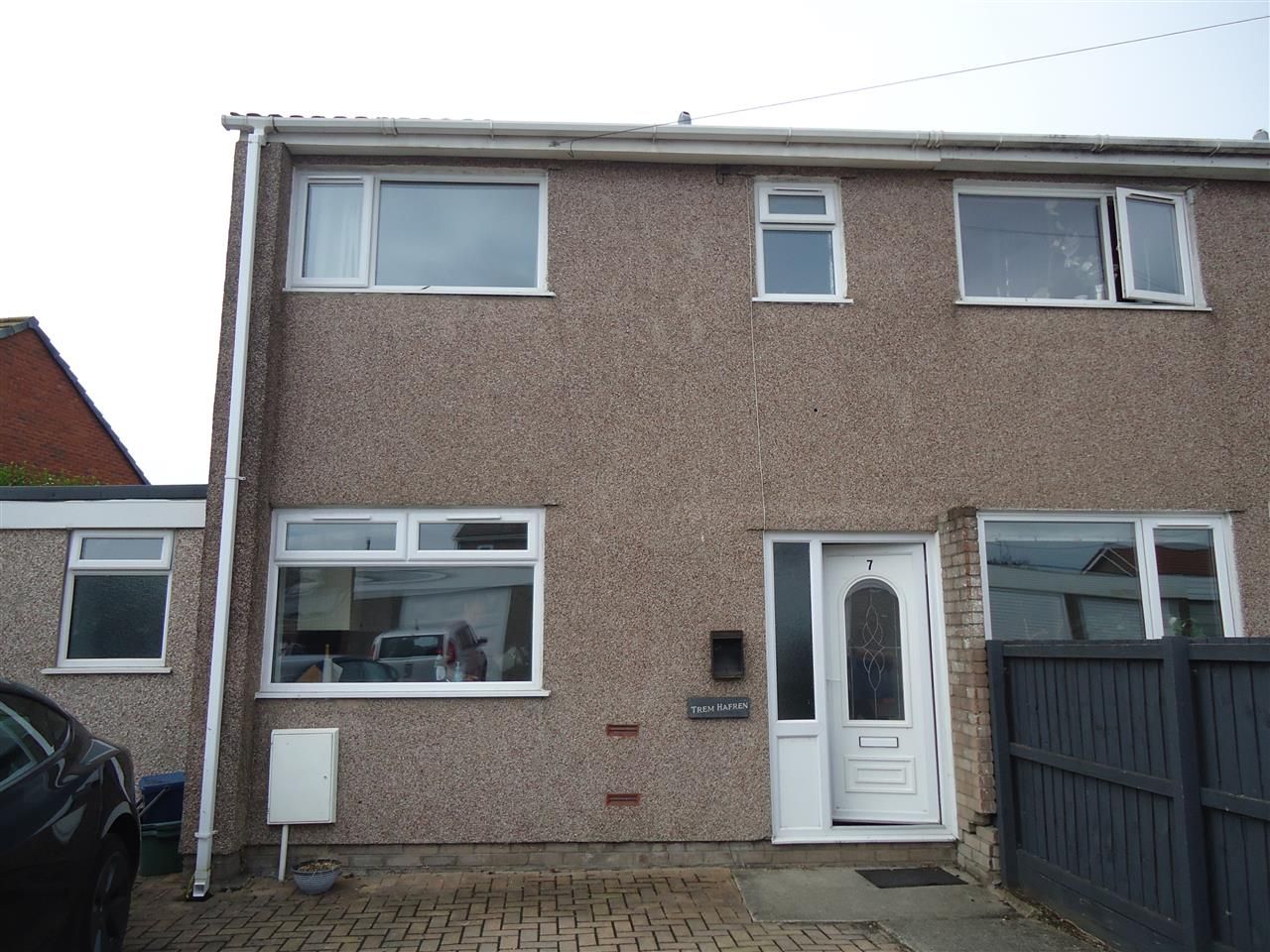 3 bed terraced house to rent in St. Marys Crescent, Rogiet, Caldicot