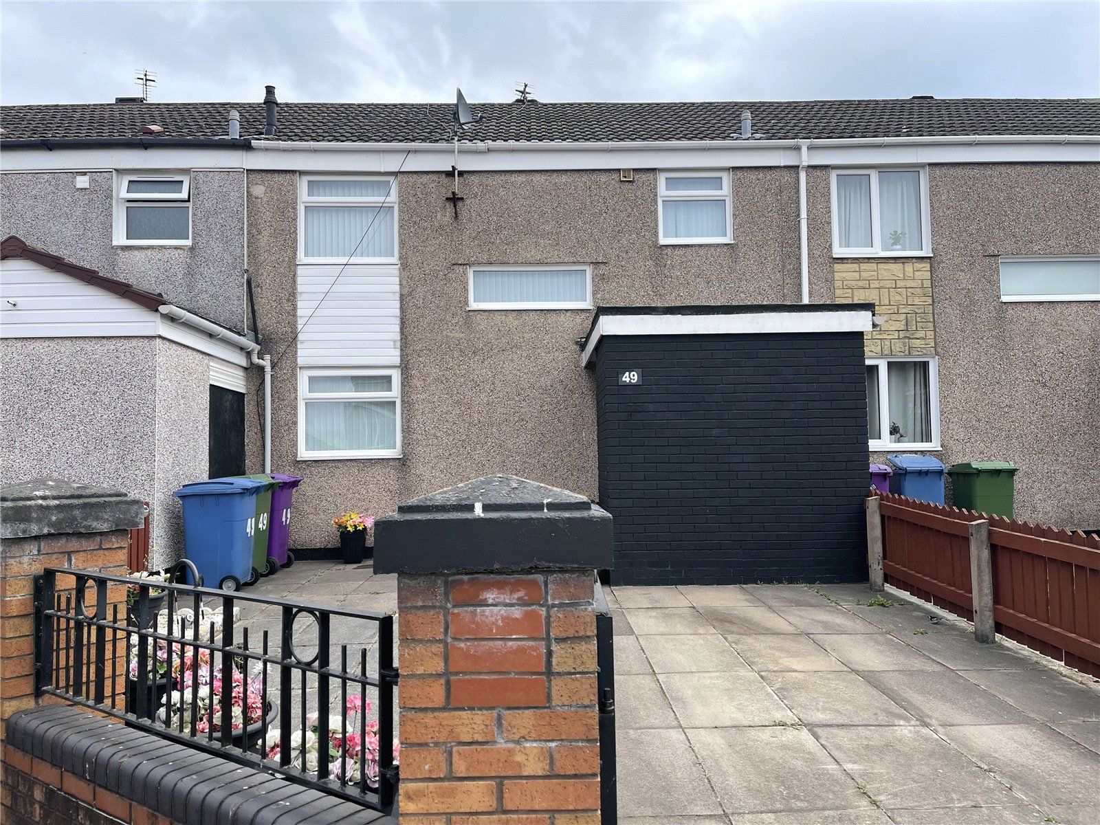 3 bed semidetached house for sale in Sullington Drive, Netherley