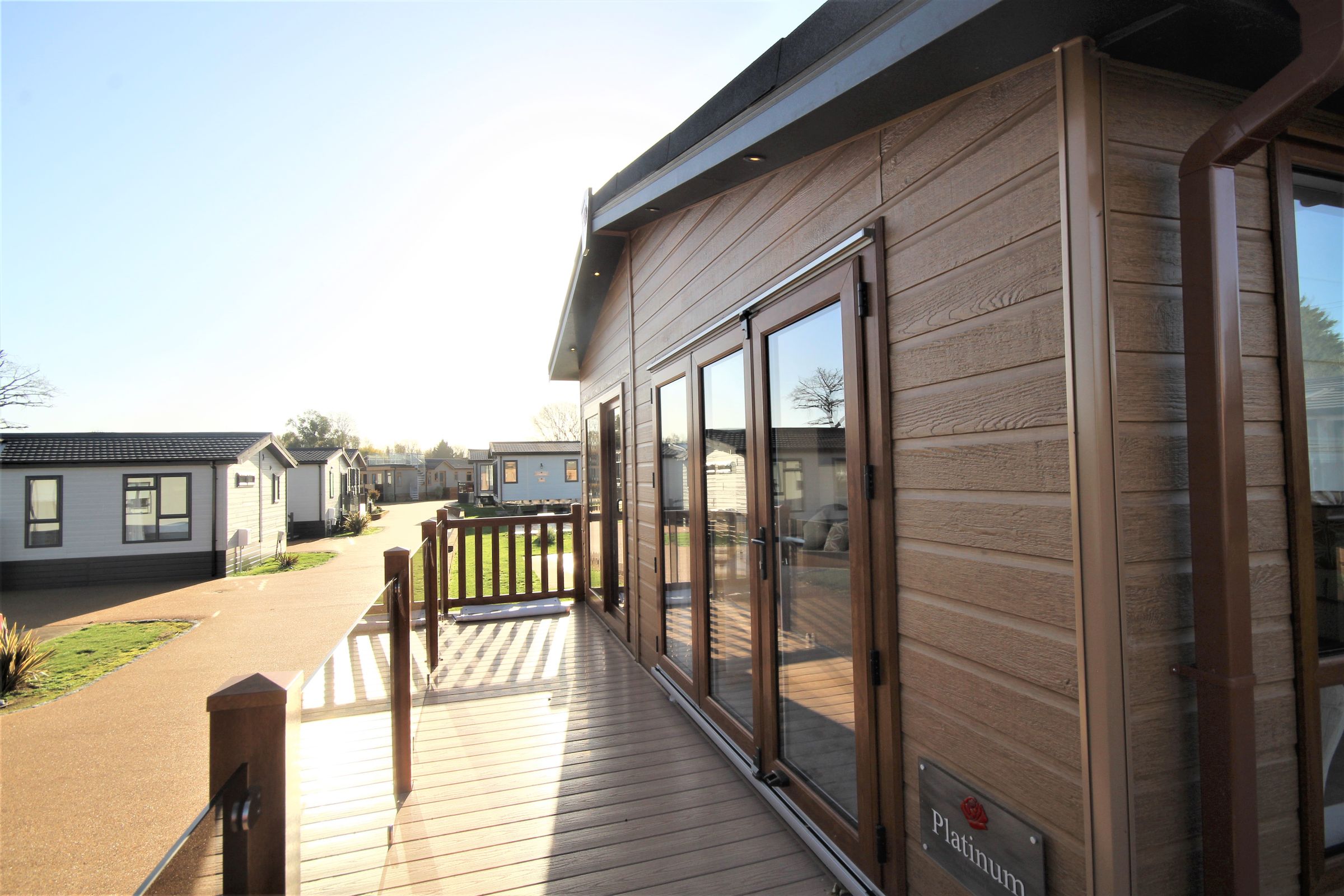 2 bed mobile/park home for sale in Thames Retreat, Chertsey Lane