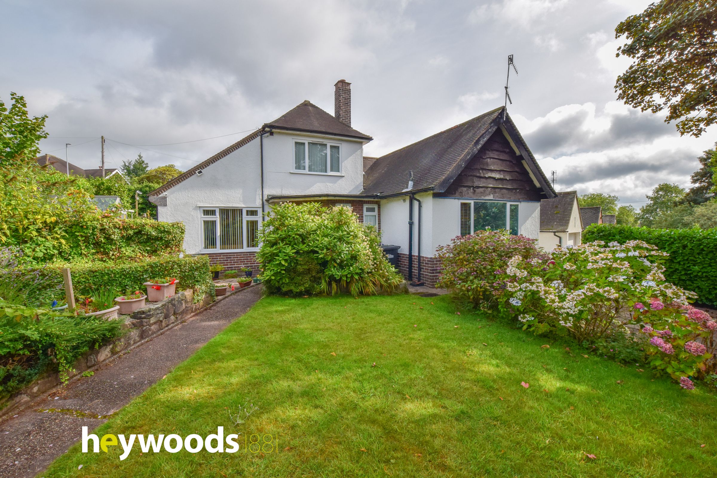 3 bed detached house for sale in Abbots Way, Westlands, Newcastle ST5