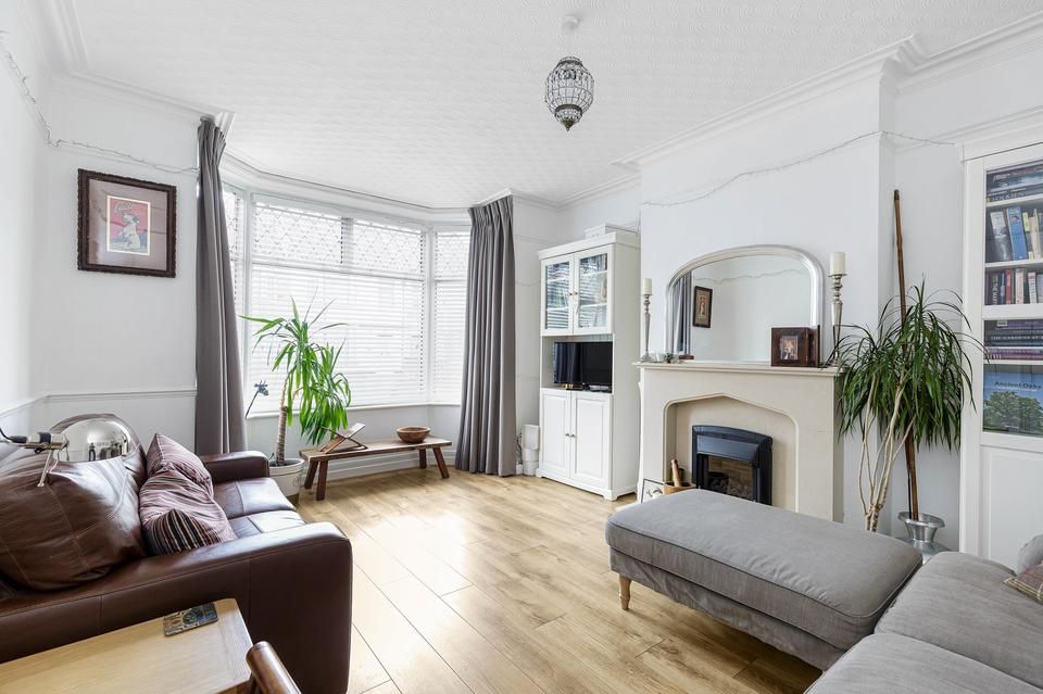 4 bed terraced house to rent in Park Avenue, Mitcham CR4 Zoopla