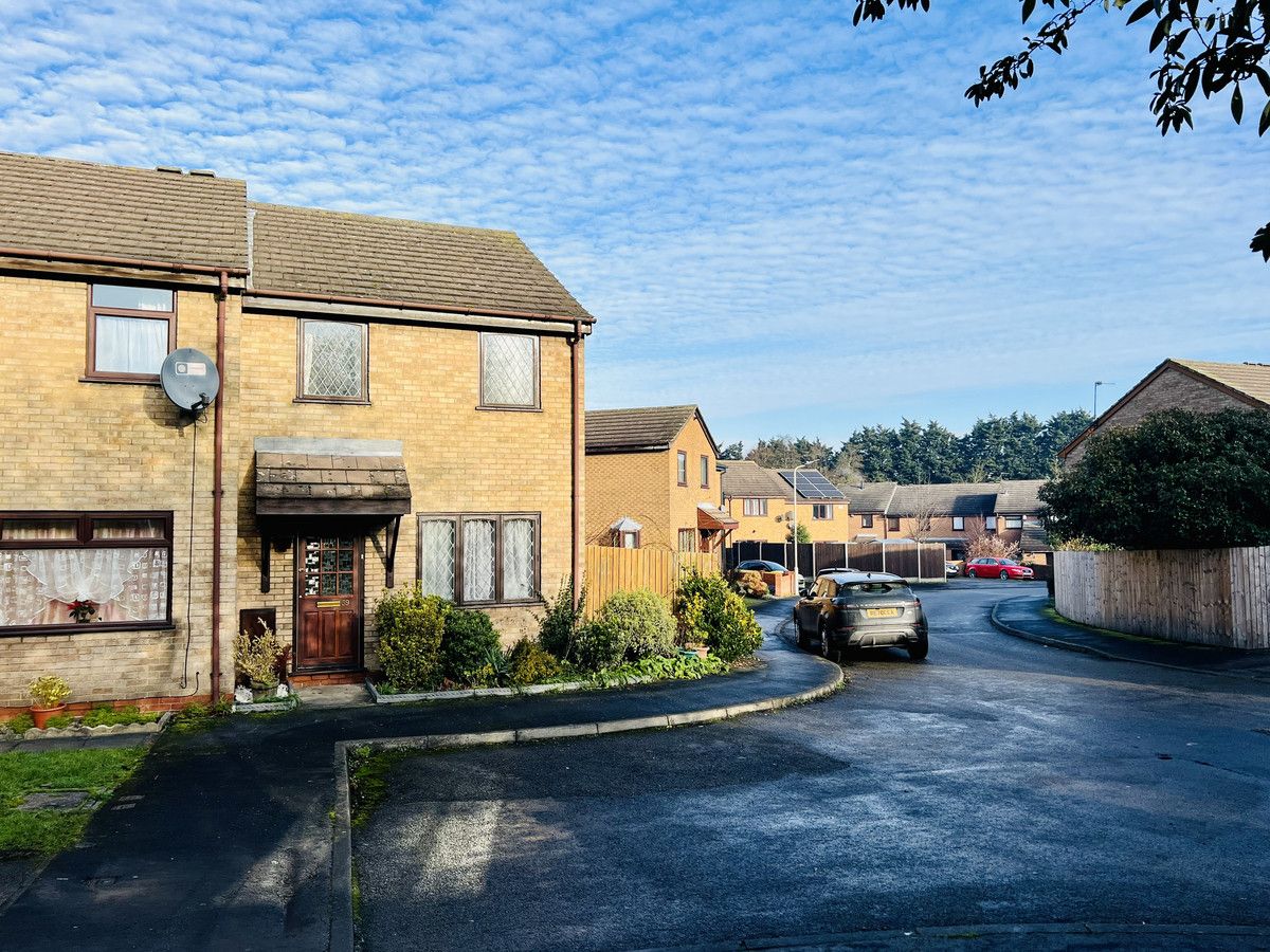 3 bed semidetached house for sale in Wolsey Way, Loughborough LE11