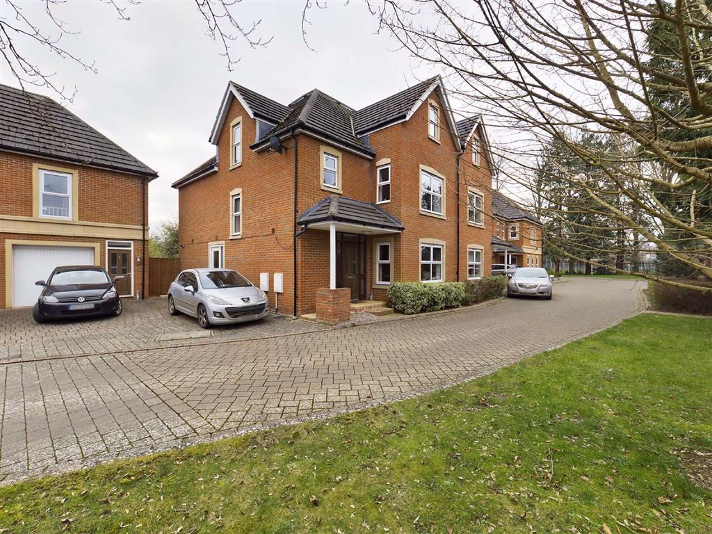 4 bed semidetached house for sale in Milne Close, Banbury, Oxon OX16