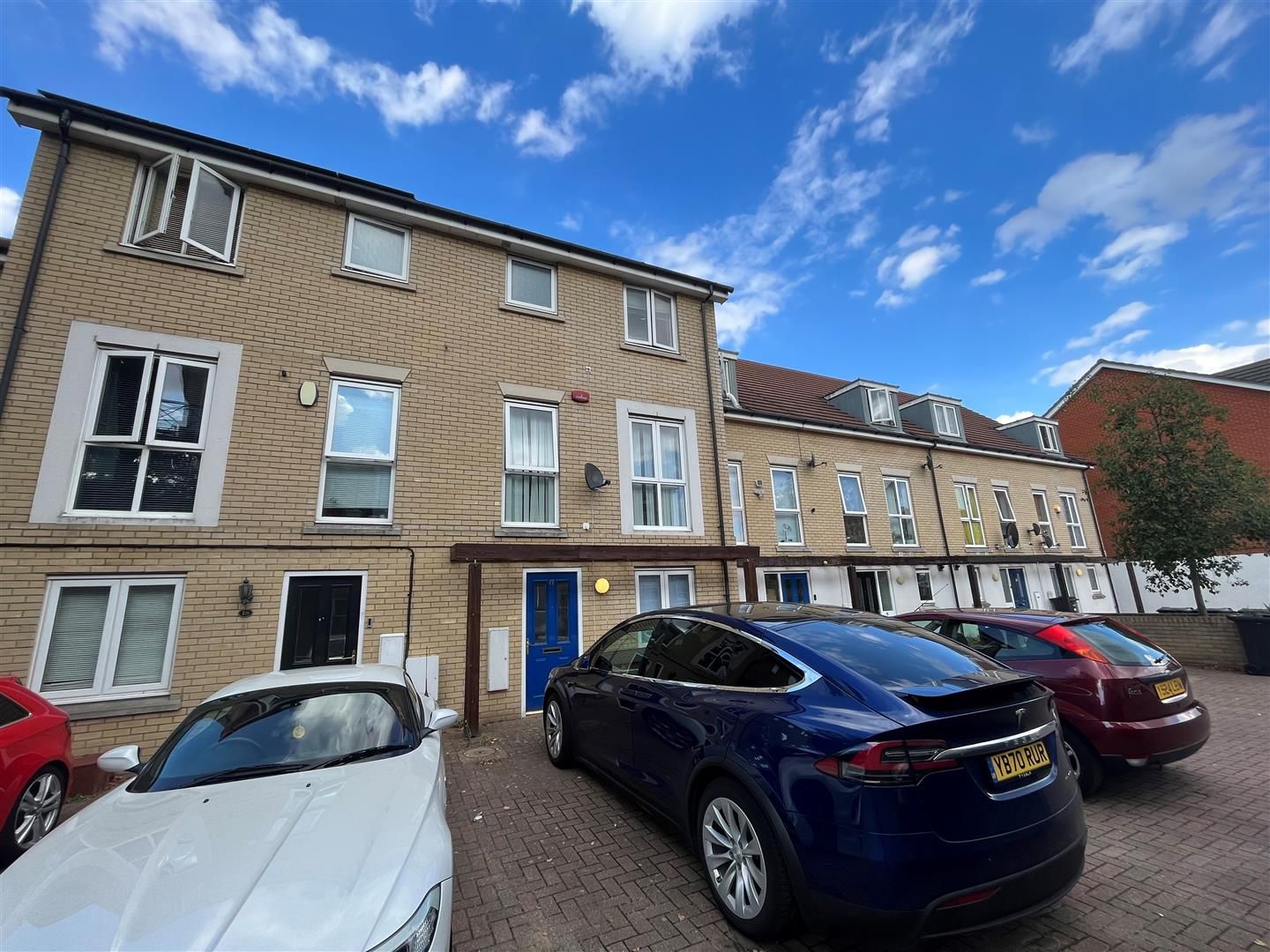 4 bed property to rent in Norwich Crescent, Chadwell Heath, Romford RM6