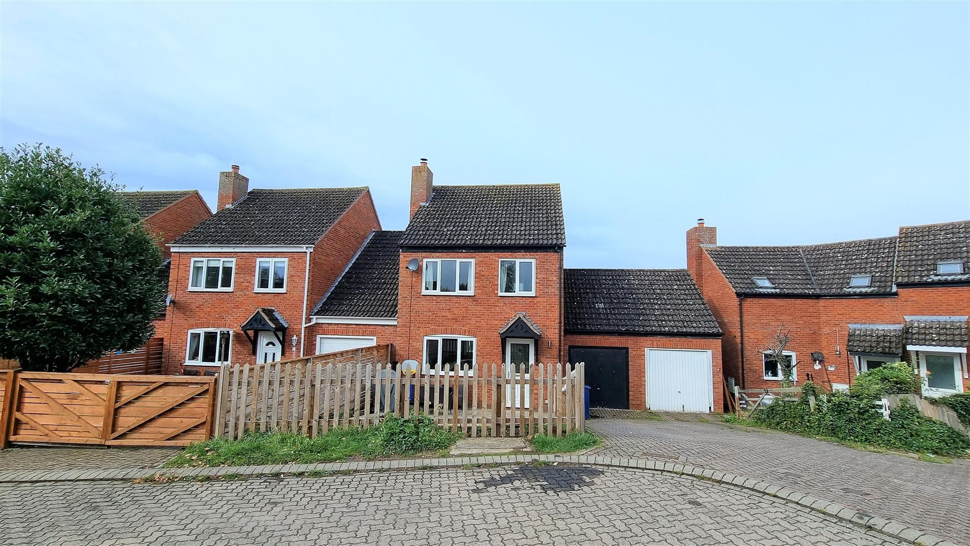 3 bed linkdetached house for sale in Chester Close, Apperley