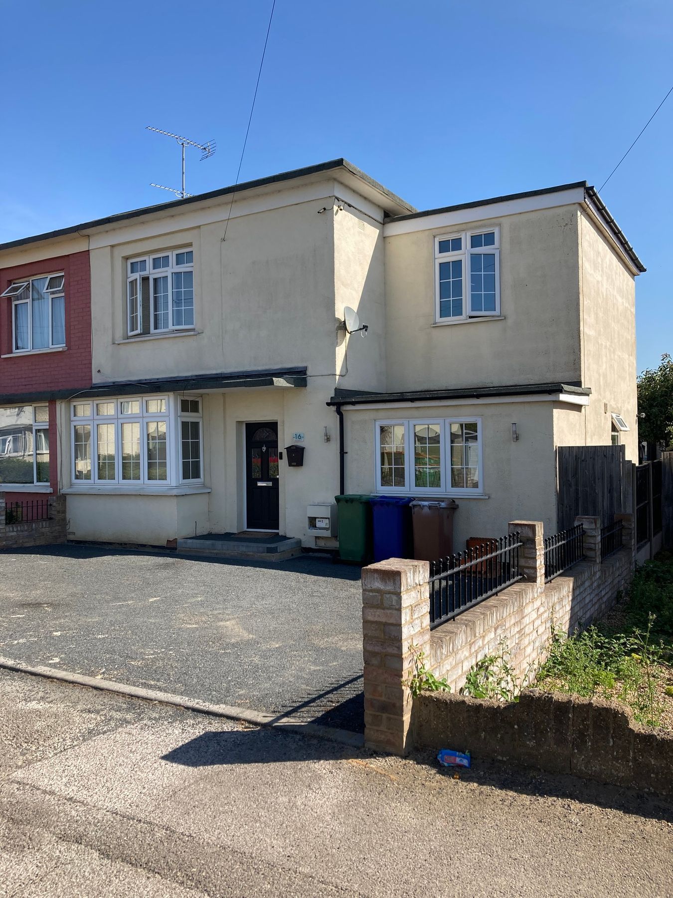 4 bed semidetached house for sale in King VI Avenue, East