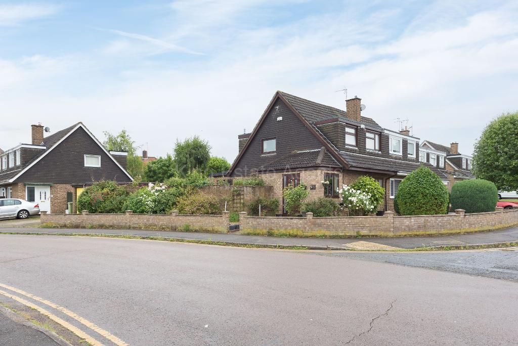 3 bed semidetached house for sale in Celina Close, Bletchley, Milton