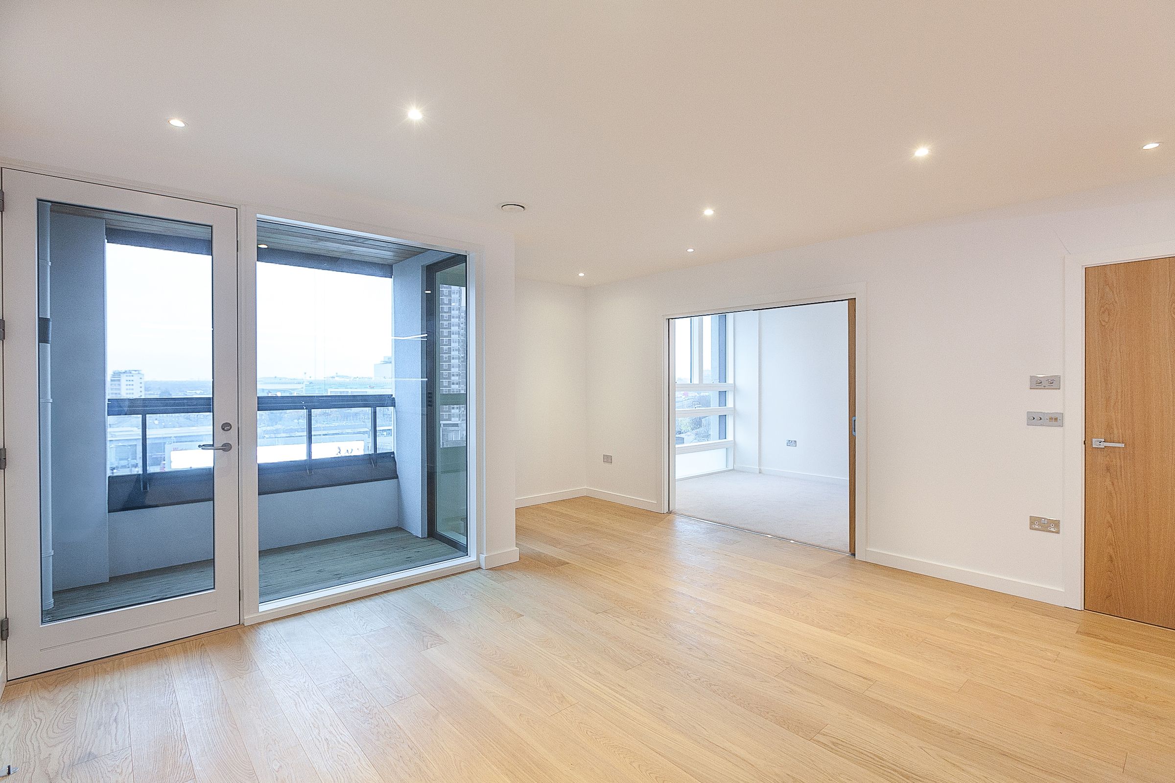 Holland Park Avenue, London, Holland Park W11