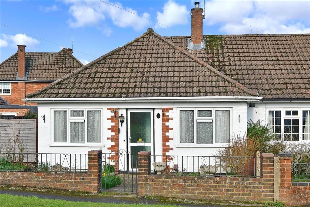 2 bed semidetached bungalow for sale in Newenham Road, Bookham