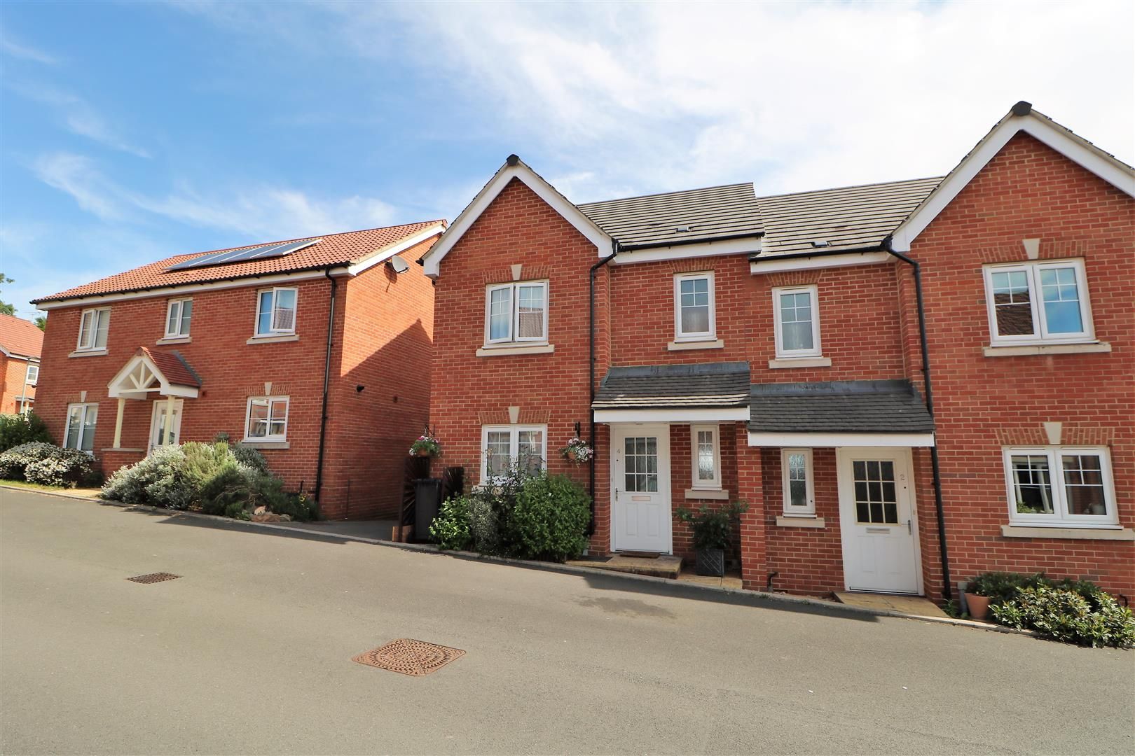 3 bed semidetached house for sale in Drovers Way, Newent GL18 Zoopla