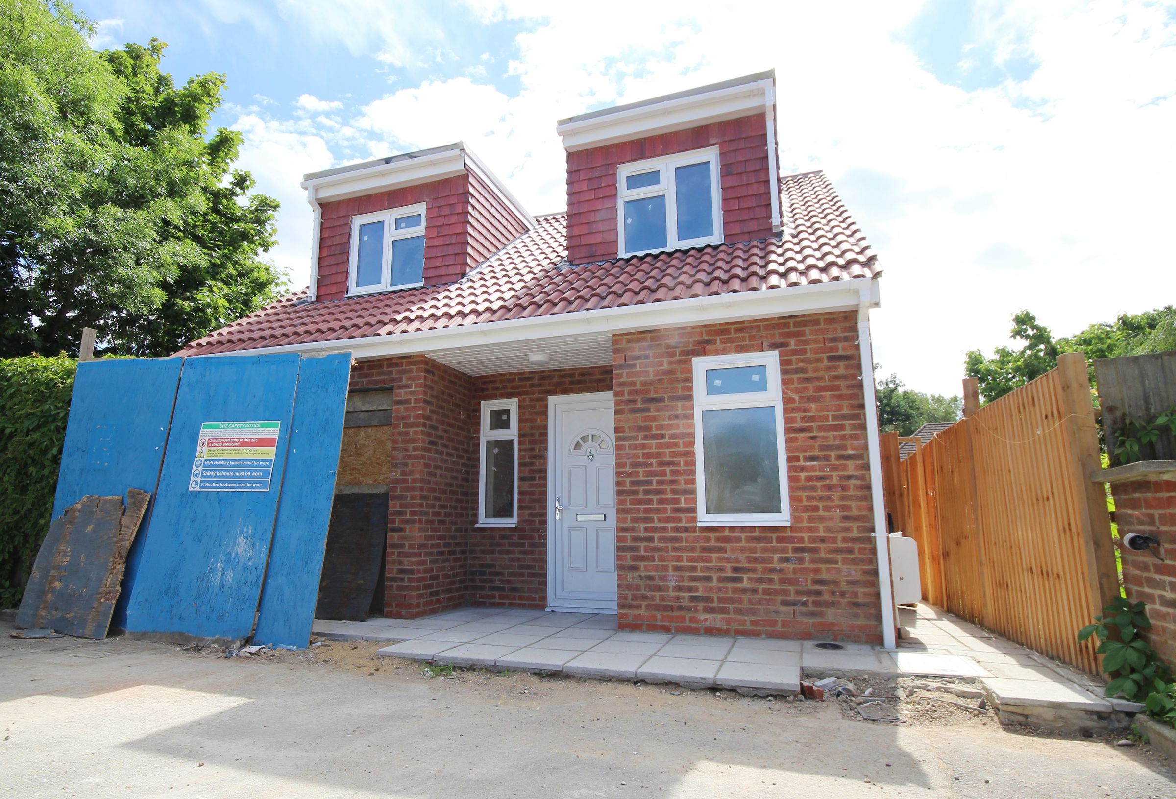 2 bed detached house for sale in York Close, Staines TW18 Zoopla