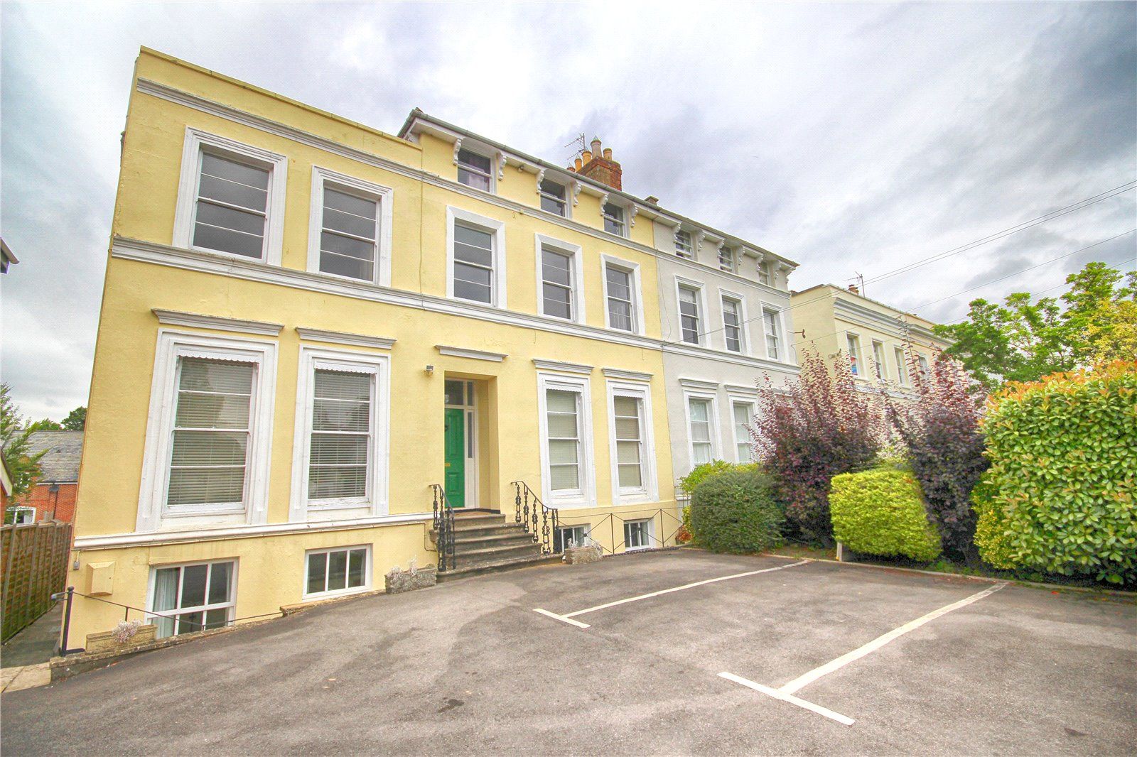 3 bed flat for sale in Old Bath Road, Cheltenham, Gloucestershire GL53