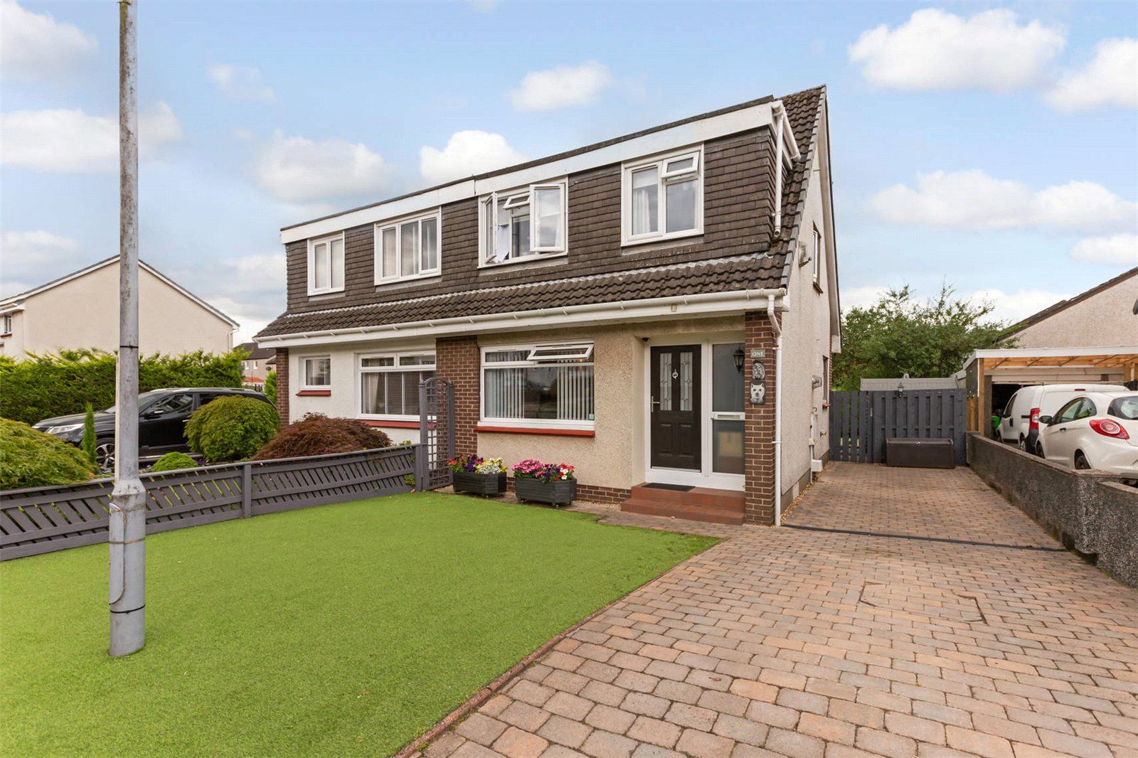 3 bed semidetached house for sale in Braesburn Court, Cumbernauld
