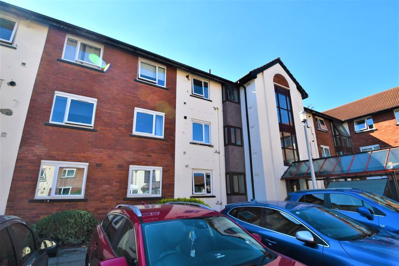 3 bed flat for sale in Canterbury Gardens, Salford M5 Zoopla