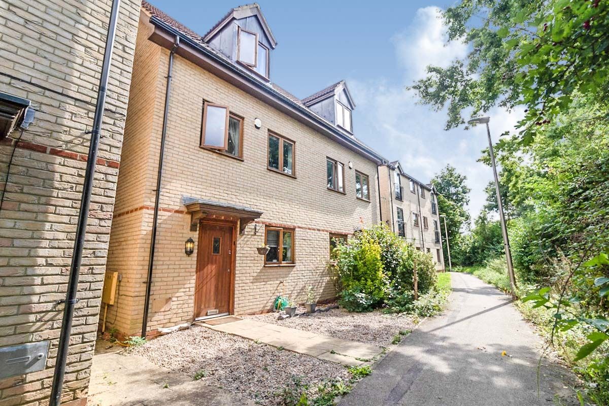 3 bed semidetached house for sale in Tanfield Lane, Broughton, Milton