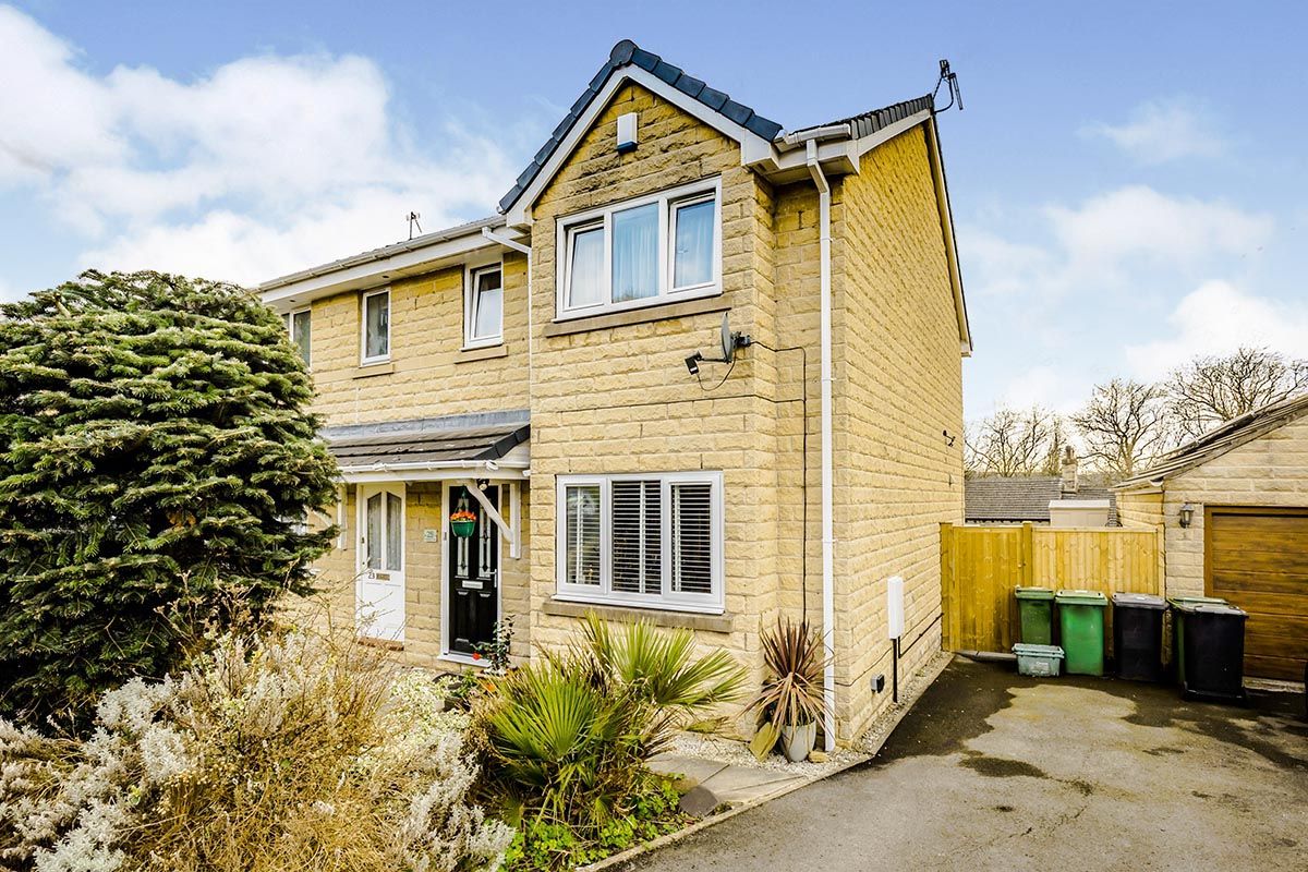 3 bed semidetached house for sale in Kilburn Close, Almondbury