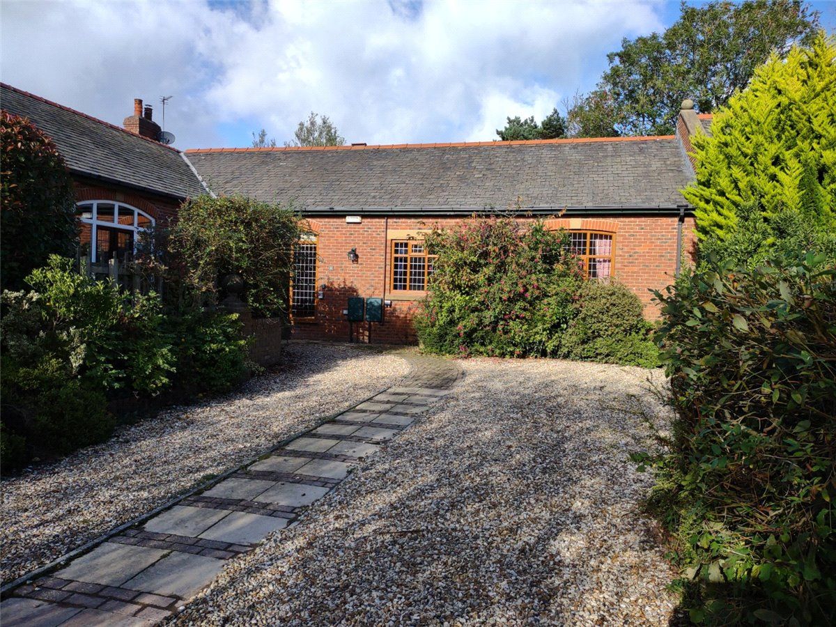 3 bed detached house to rent in Barnfield Manor, Lodge Lane, Singleton