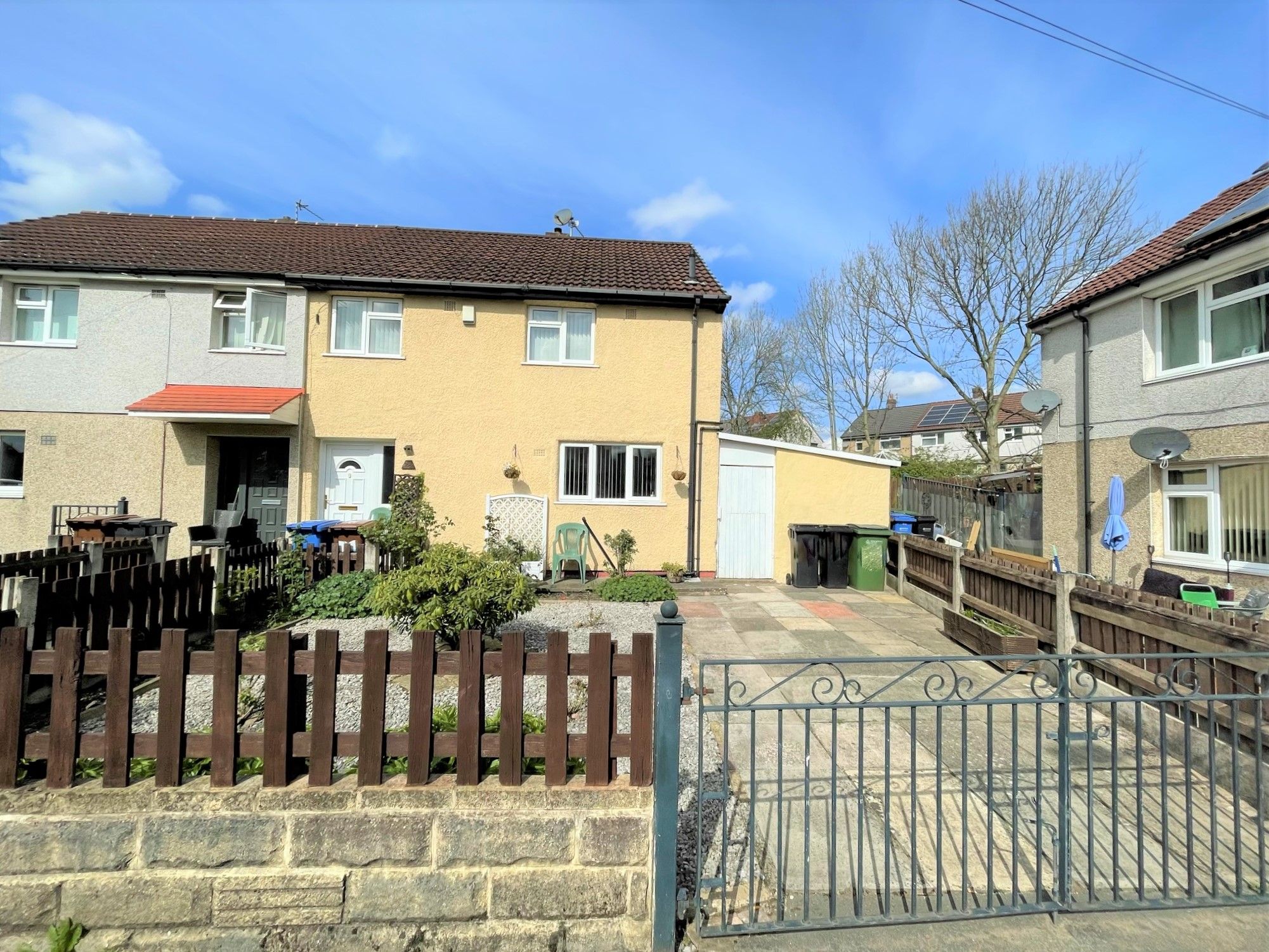 3 bed semidetached house for sale in Huntingdon Crescent, Stockport