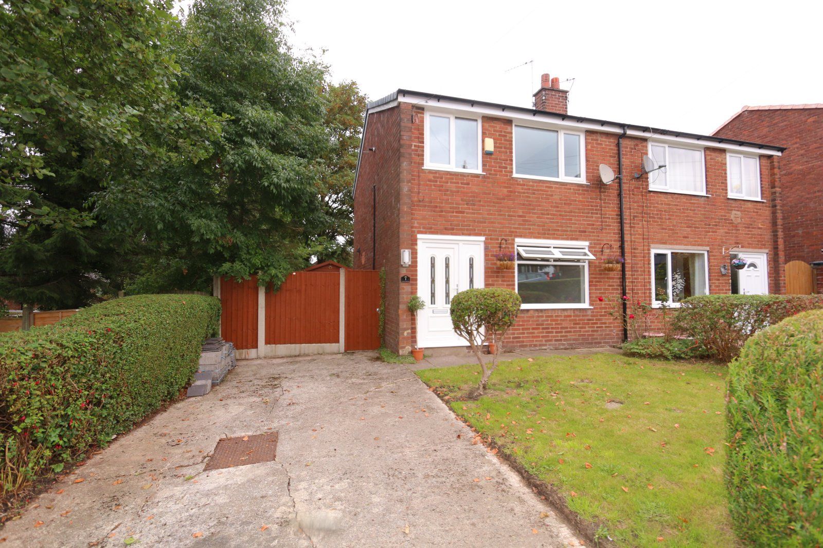 3 bed semidetached house for sale in Elm Tree Drive, Dukinfield