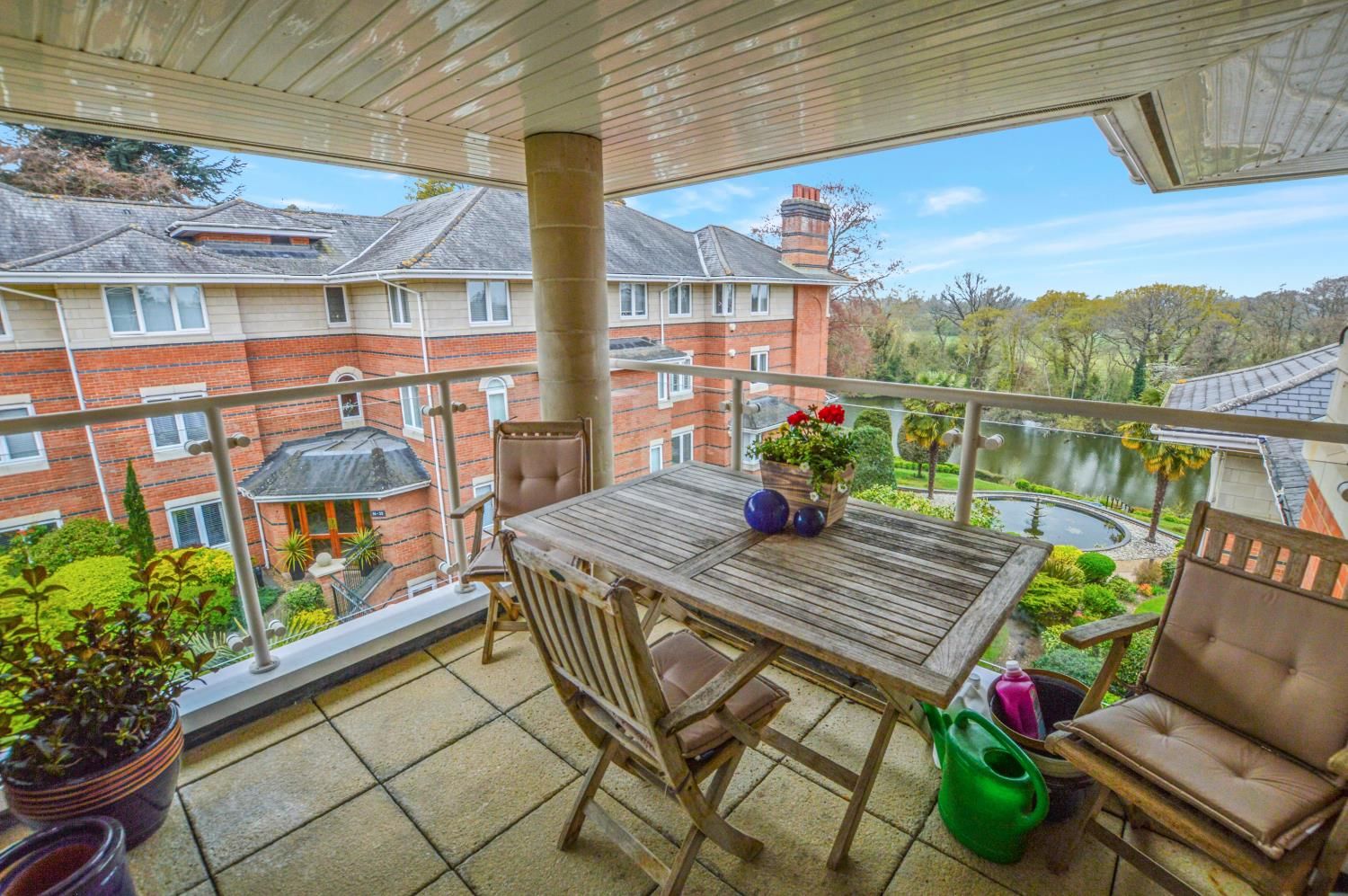 3 bed flat to rent in Oatlands Drive, Weybridge KT13 Zoopla