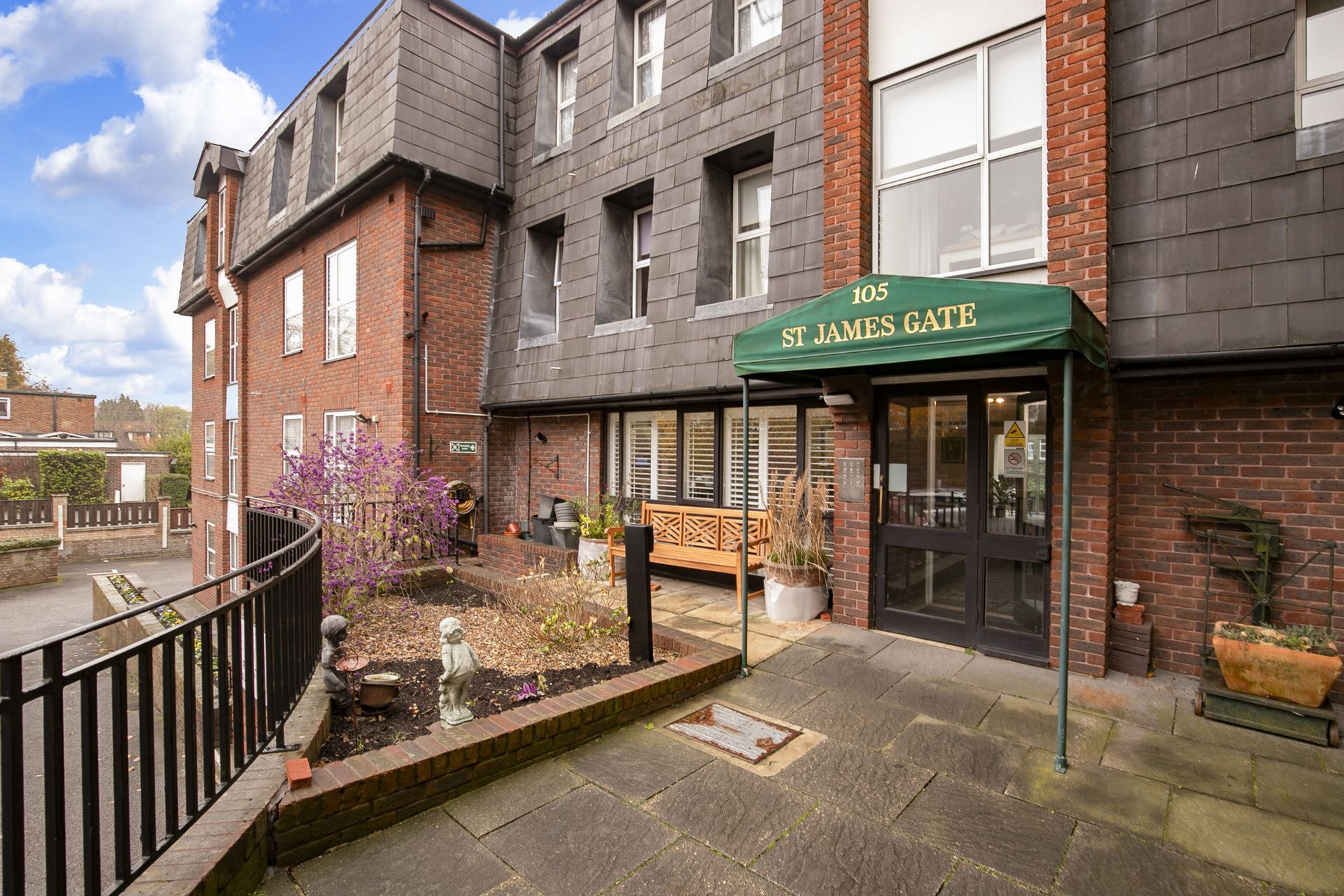 2 bed flat for sale in Palmerston Road, Buckhurst Hill IG9 Zoopla
