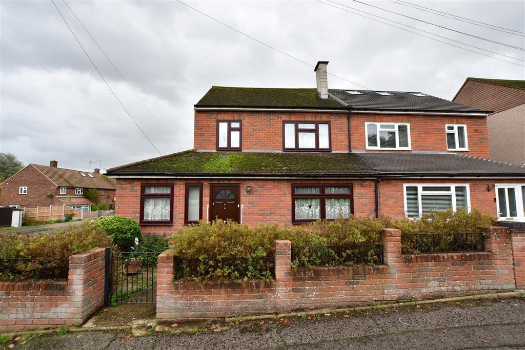 3 bed semidetached house for sale in Rookwood Gardens, Loughton, Essex