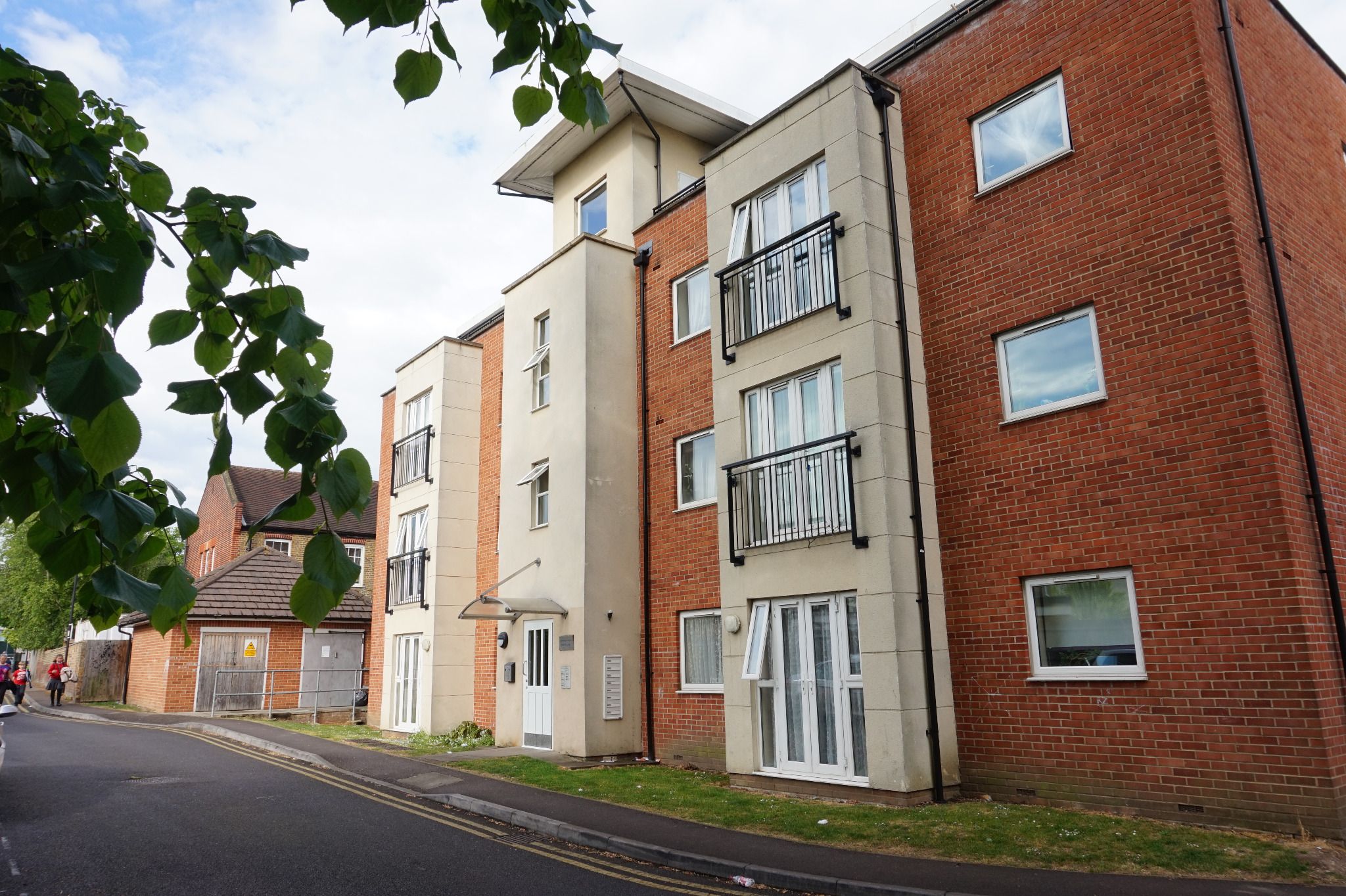 2 bed flat for sale in Bronte Close, Slough SL1 Zoopla