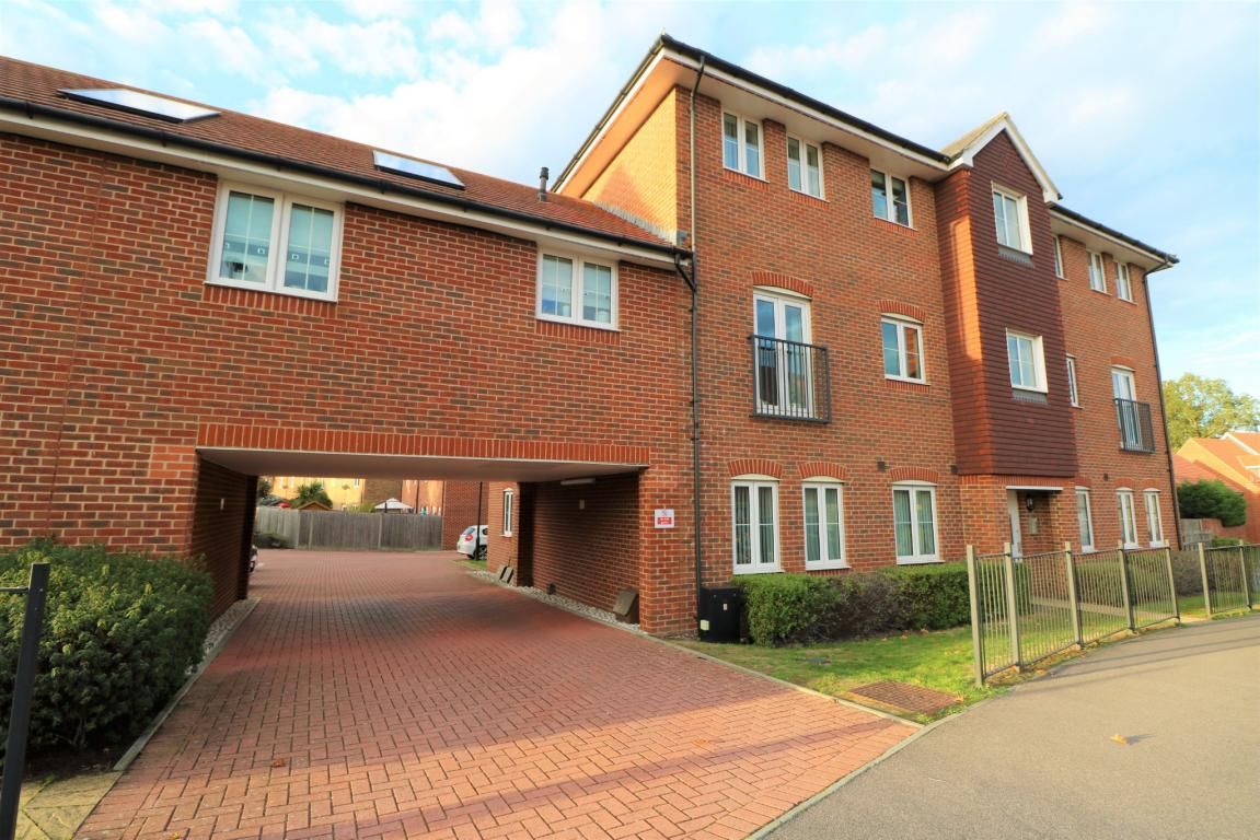 2 bed flat for sale in 11 Waterers Way, Bagshot GU19 Zoopla