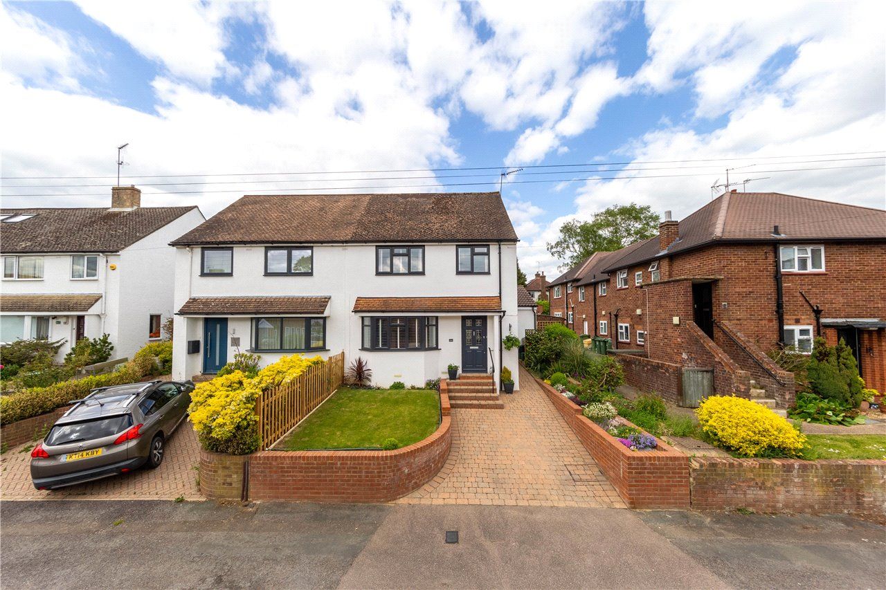 3 bed semidetached house for sale in Barnfield Road, Harpenden AL5