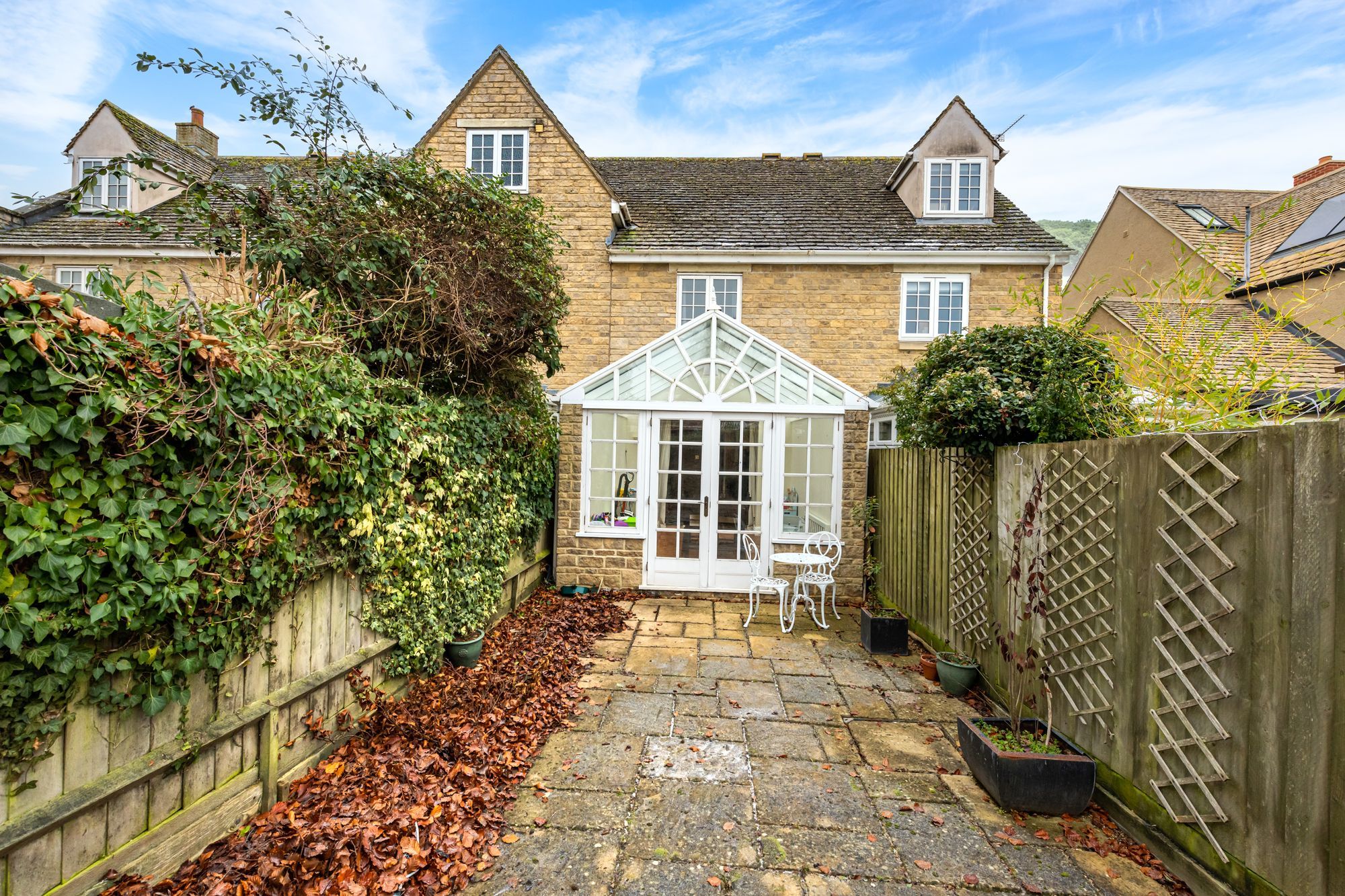 3 bed terraced house for sale in Swan Court, Witney OX28 Zoopla