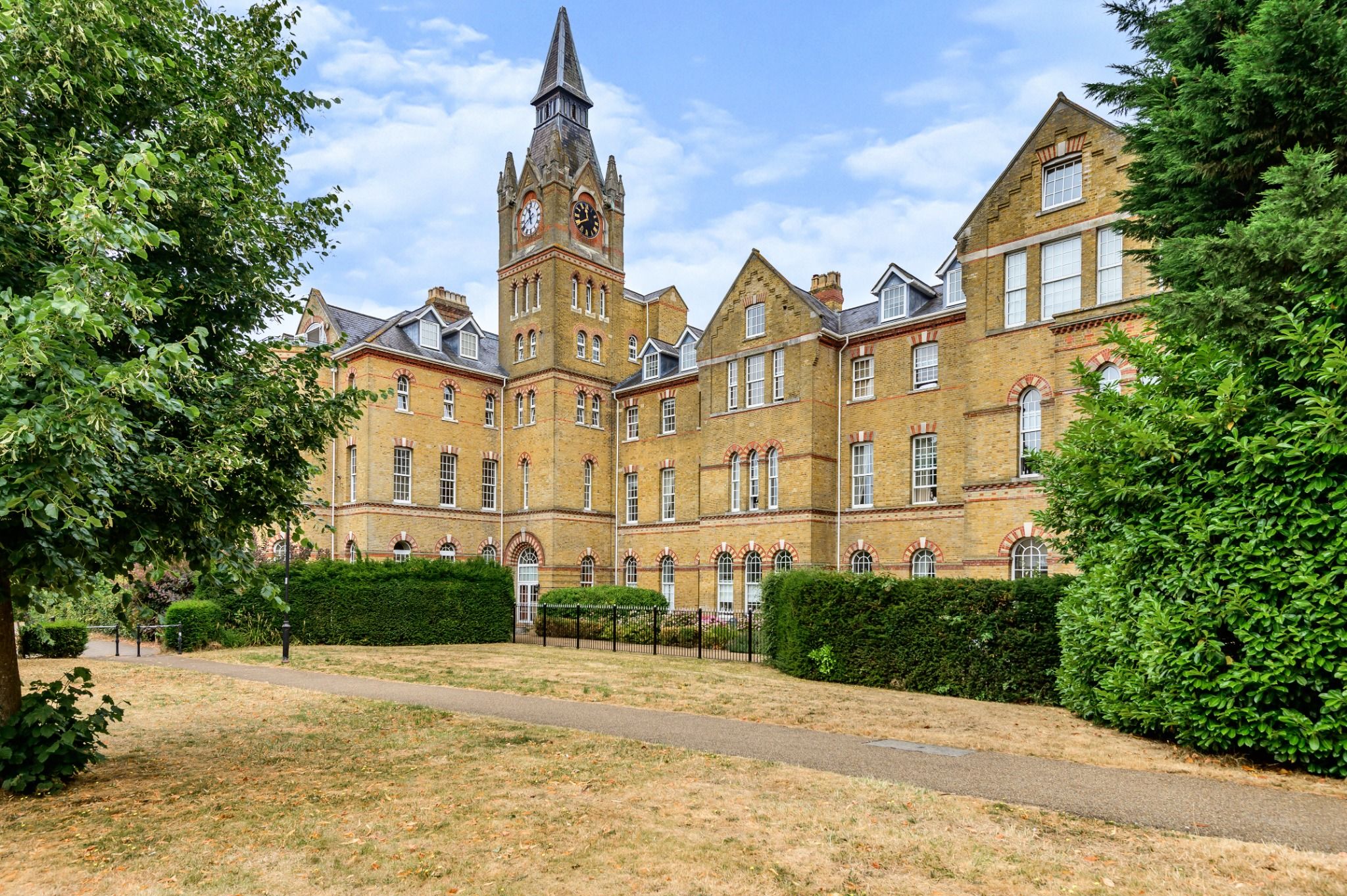 3 bed flat for sale in Florence Way, Knaphill, Woking GU21 Zoopla