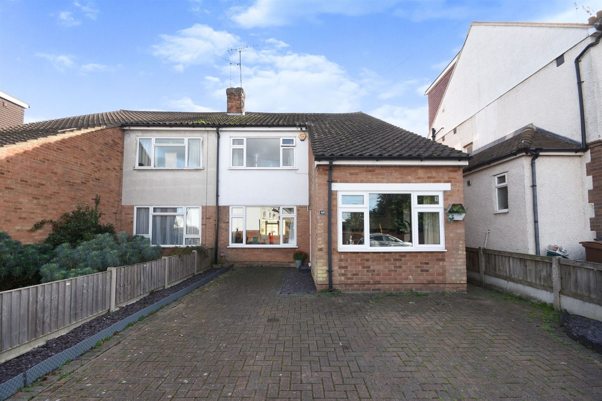 5 bed semidetached house for sale in Moulsham Drive, Chelmsford CM2