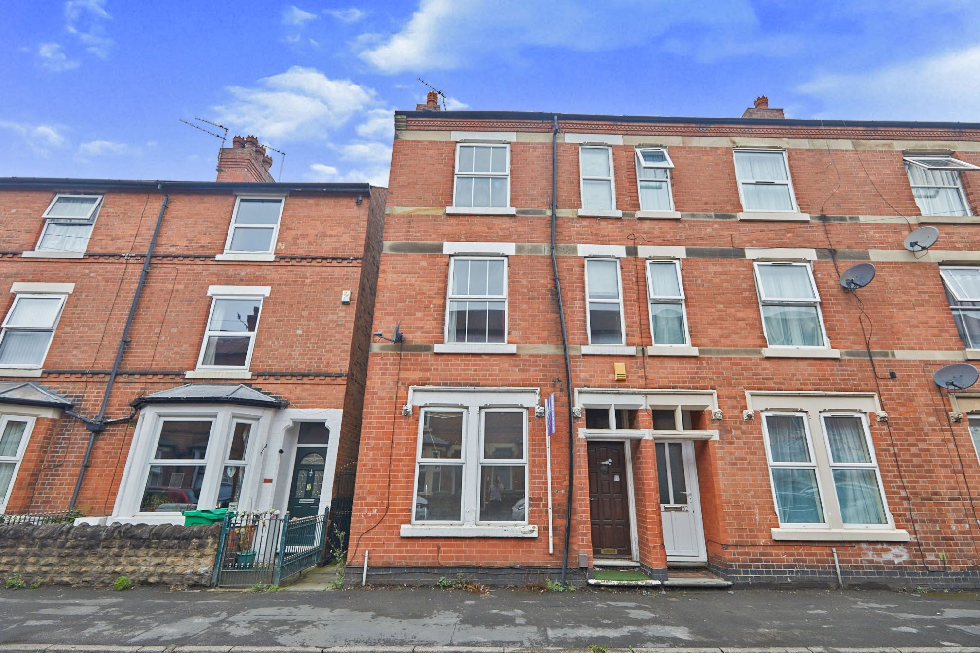 4 bed end terrace house for sale in Wilford Crescent East, Nottingham