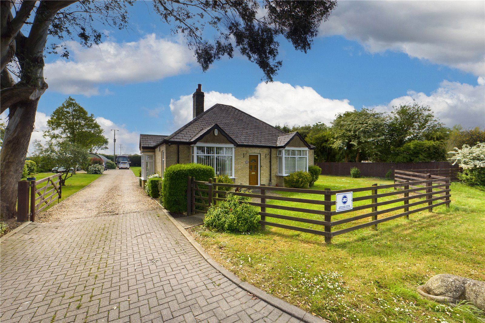 4 bed bungalow for sale in Colne Road, Earith, Huntingdon