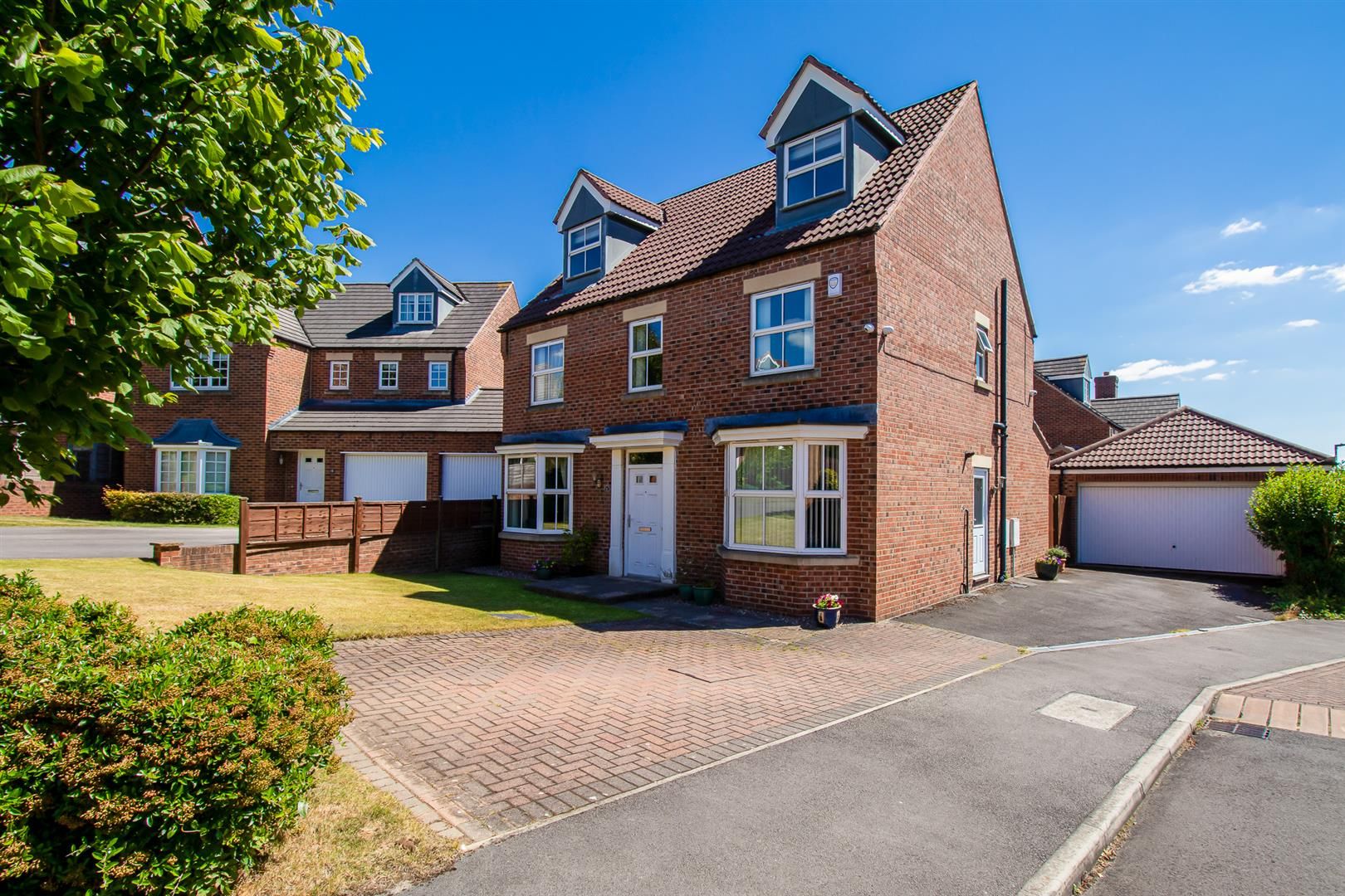 6 bed detached house for sale in Spinners Avenue, Wakefield WF1 Zoopla