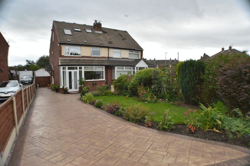 4 bed semidetached house for sale in Bradwen Close, Haughton Green