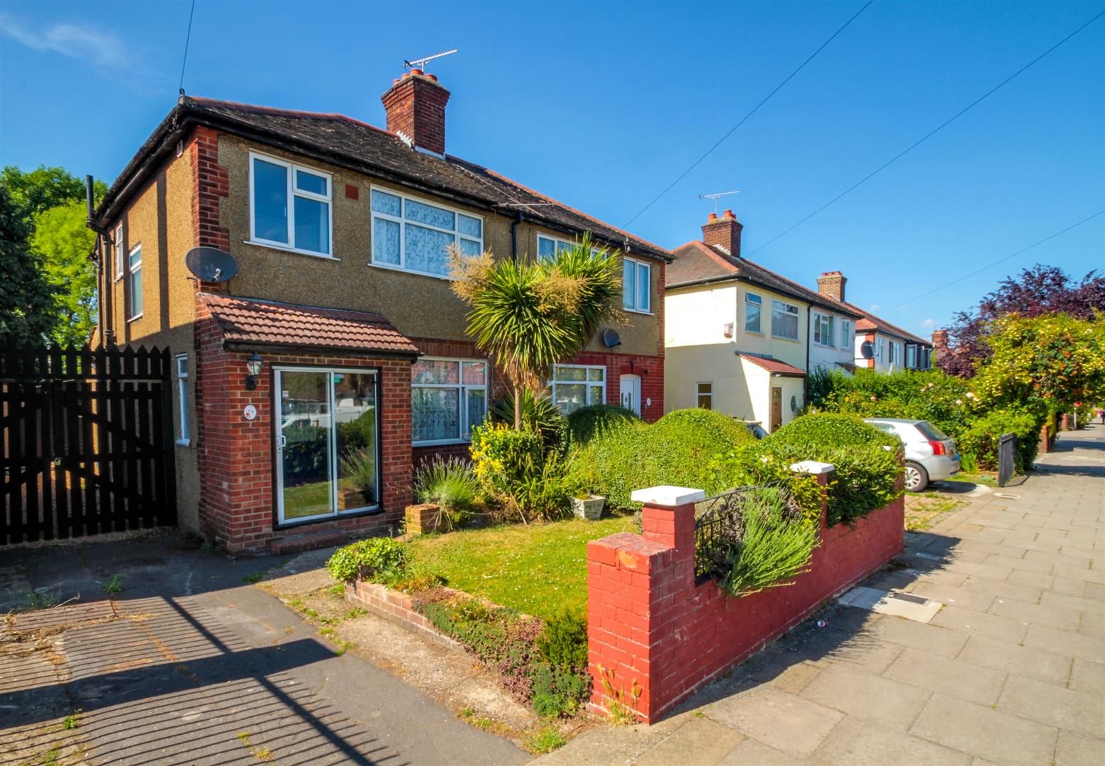 3 bed semidetached house for sale in Islip Manor Road, Northolt UB5
