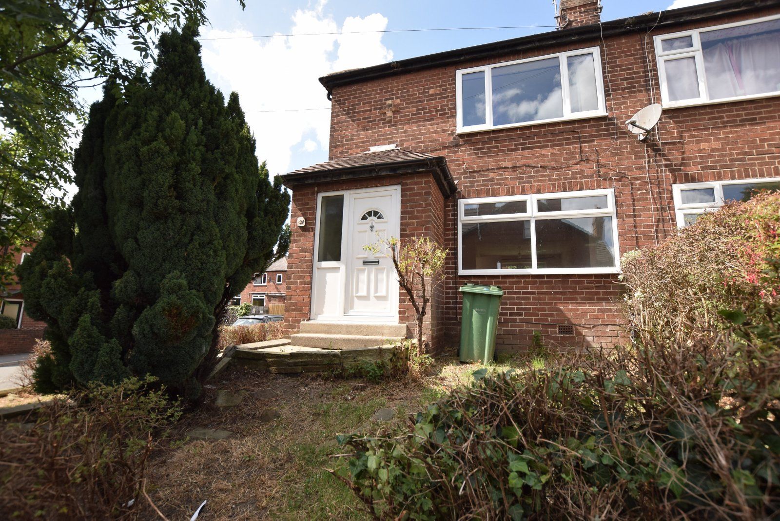 2 bed detached house to rent in Kirkstall Avenue, Kirkstall, Leeds