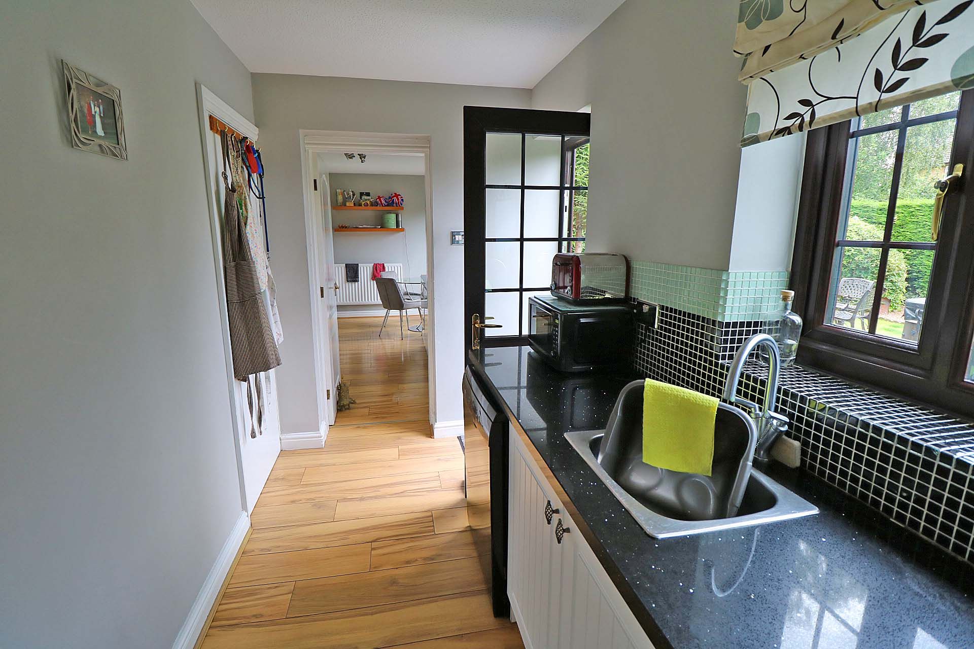 4 bed detached house for sale in Westmoreland Close, Westwoodside