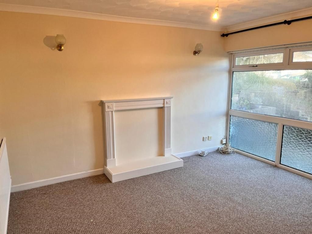 2 bed terraced house to rent in Parc Wern Road, Sketty, Swansea. SA2