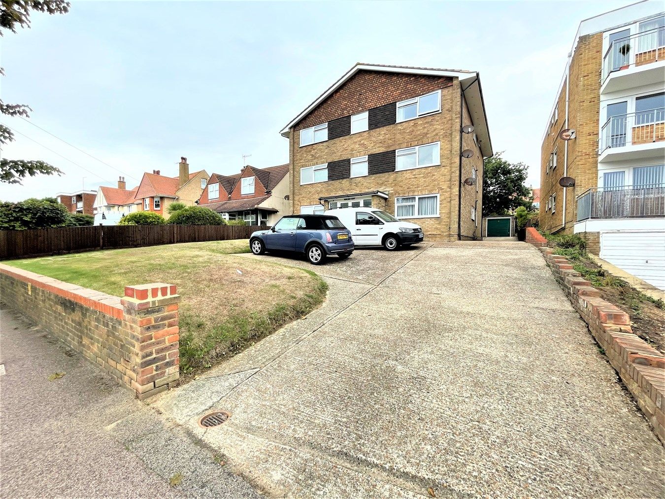 2 bed flat to rent in Cooden Drive, BexhillOnSea TN39 Zoopla