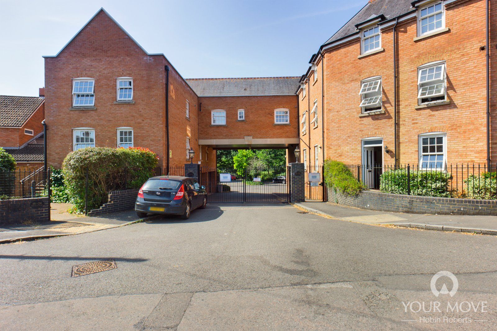 2 bed flat to rent in Well Lane, Rothwell, Kettering, Northamptonshire