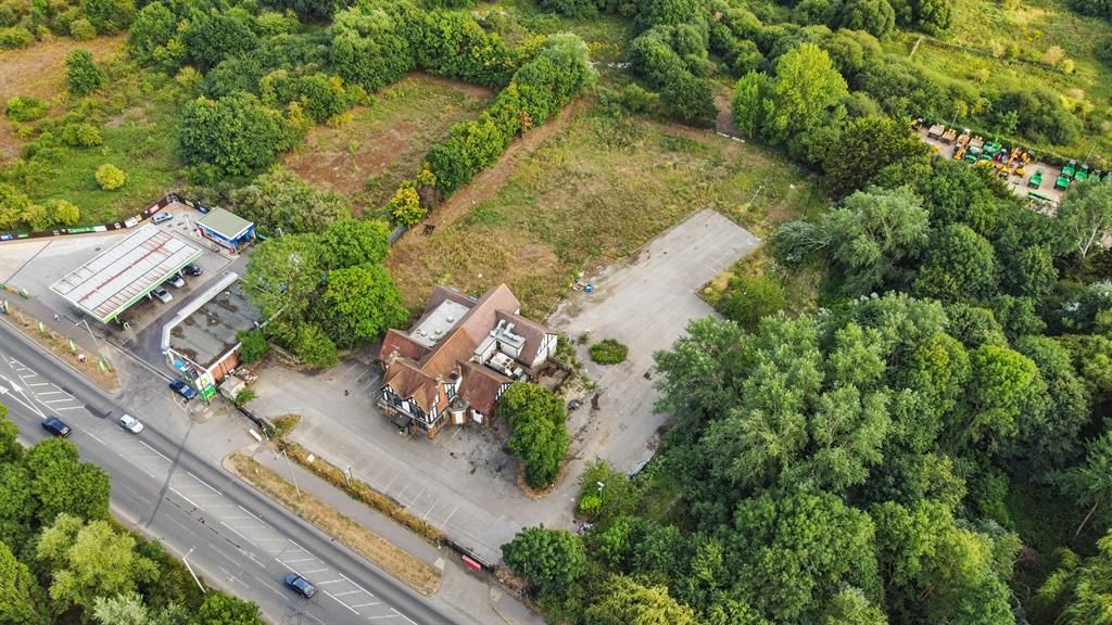 Commercial property for sale in Colnbrook By Pass, Colnbrook, Slough