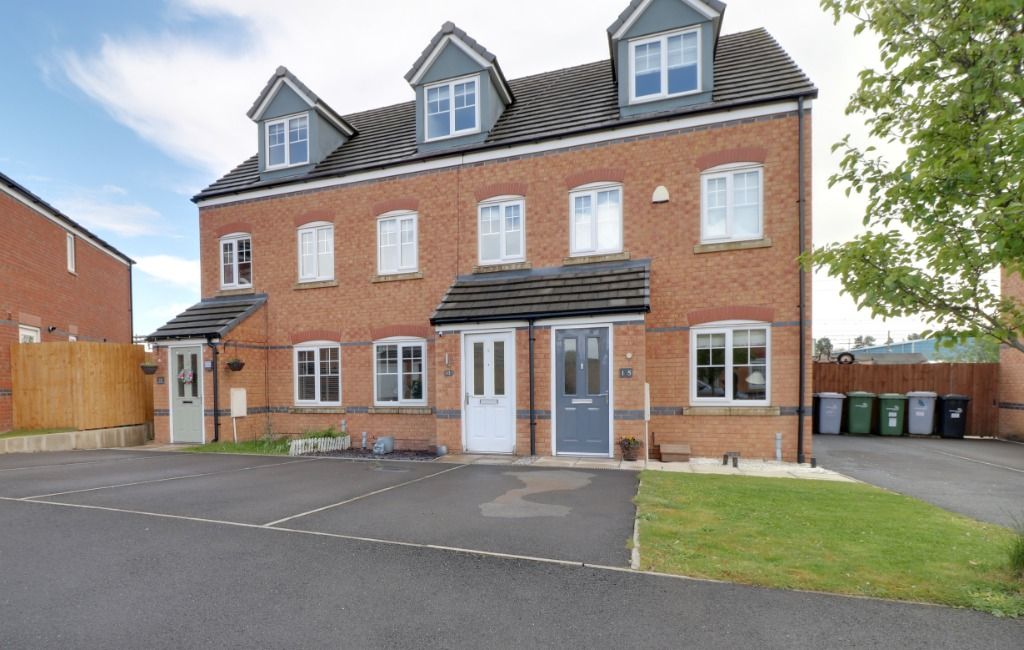 3 bed town house for sale in Redshank Place, Ettiley Heath, Sandbach