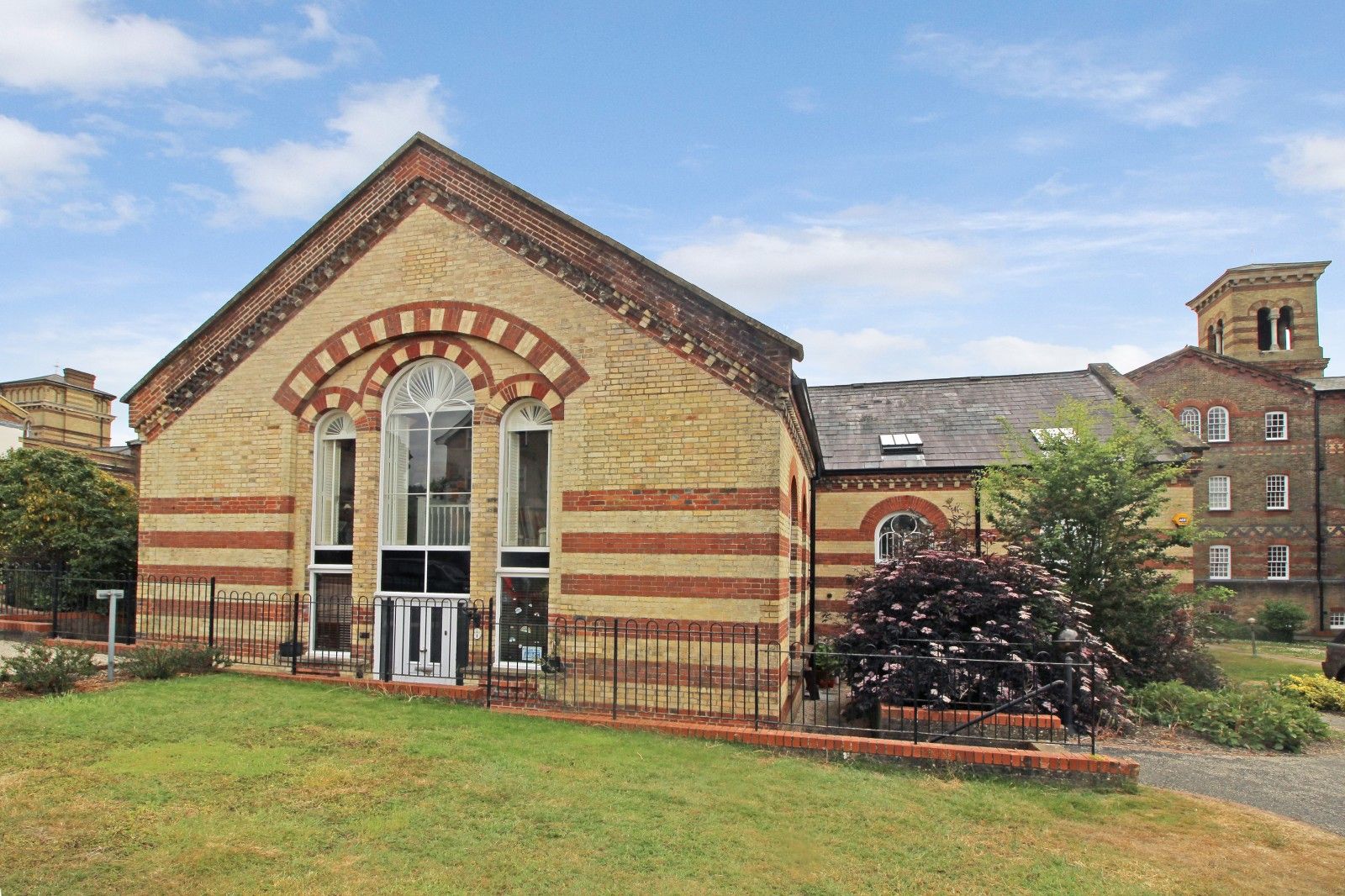 3 bed semidetached house for sale in Arundel Mews, Southdowns Park