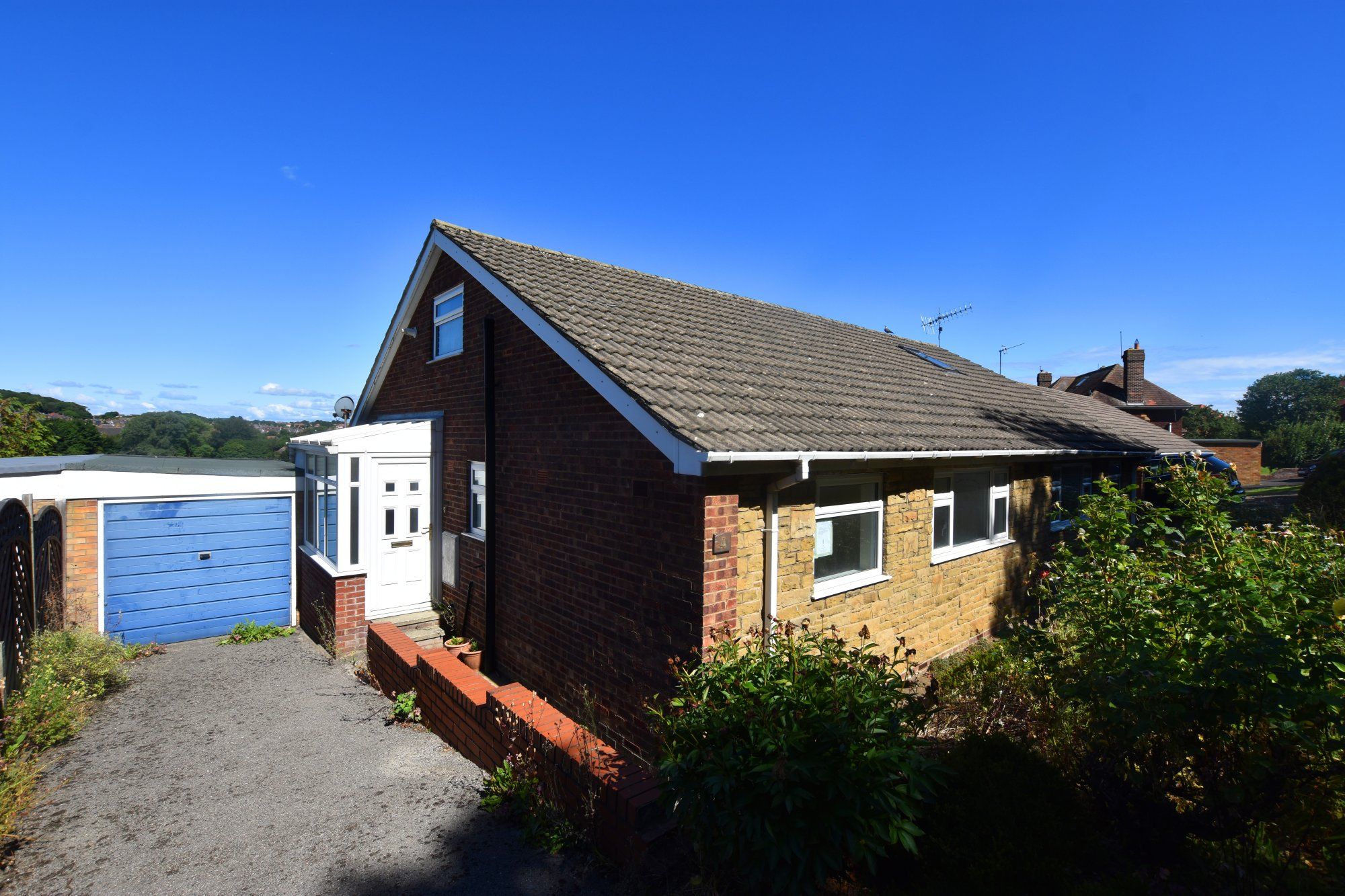 2 bed semidetached bungalow for sale in Graham Close, Paradise