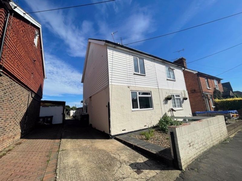 3 bed semidetached house to rent in Orchard Road, East Peckham