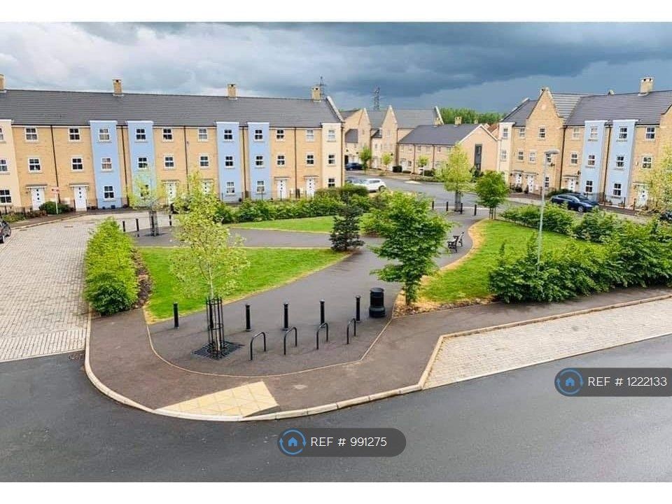 4 bed terraced house to rent in Buttercup Avenue, Eynesbury, St. Neots